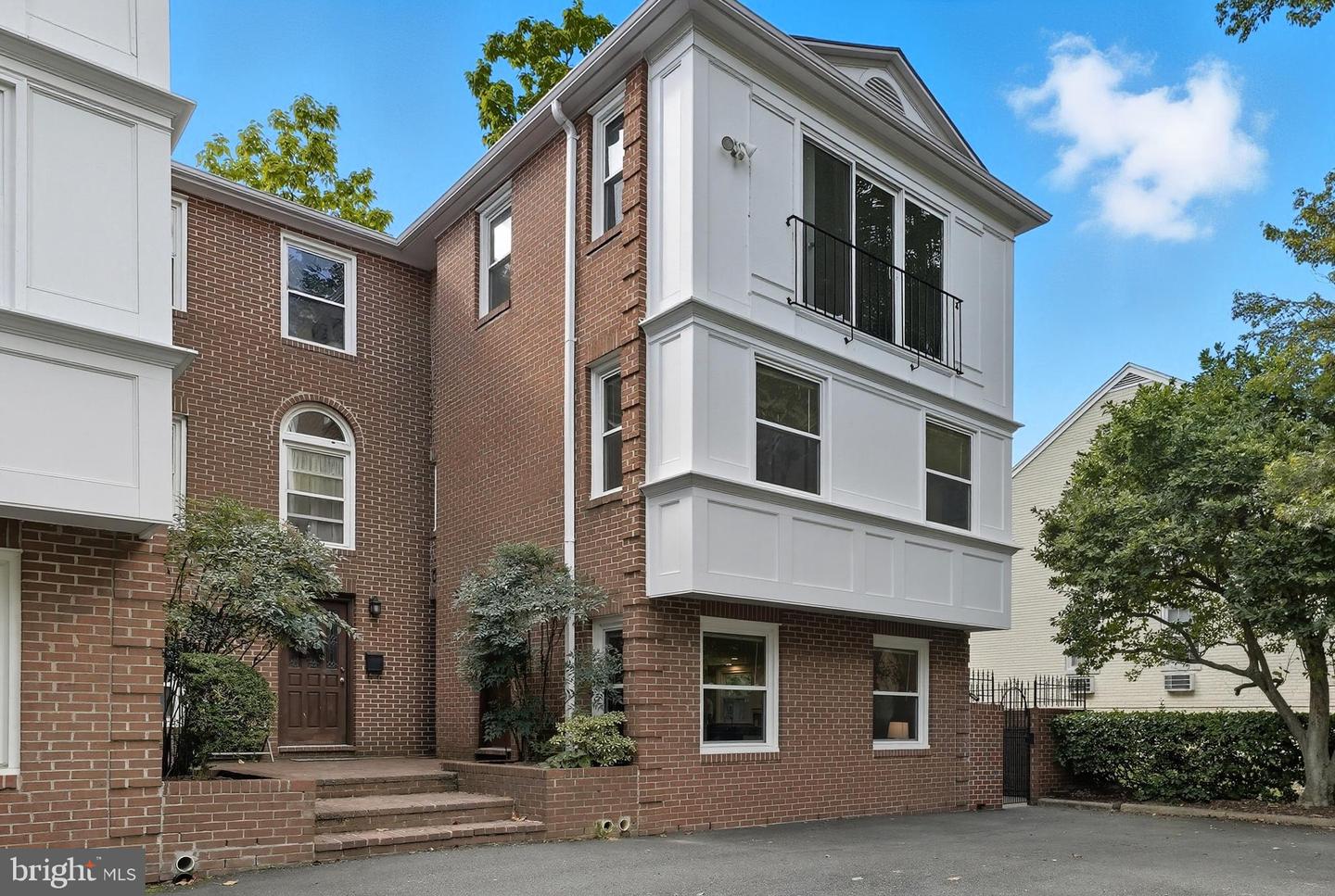 4812 FAIRFAX DR, ARLINGTON, Virginia 22203, 3 Bedrooms Bedrooms, 8 Rooms Rooms,2 BathroomsBathrooms,Residential,For sale,4812 FAIRFAX DR,VAAR2064026 MLS # VAAR2064026