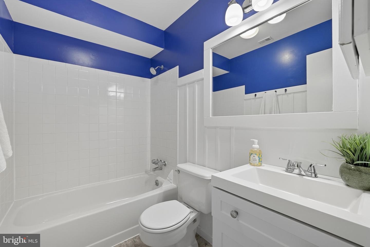 4812 FAIRFAX DR, ARLINGTON, Virginia 22203, 3 Bedrooms Bedrooms, 8 Rooms Rooms,2 BathroomsBathrooms,Residential,For sale,4812 FAIRFAX DR,VAAR2064026 MLS # VAAR2064026