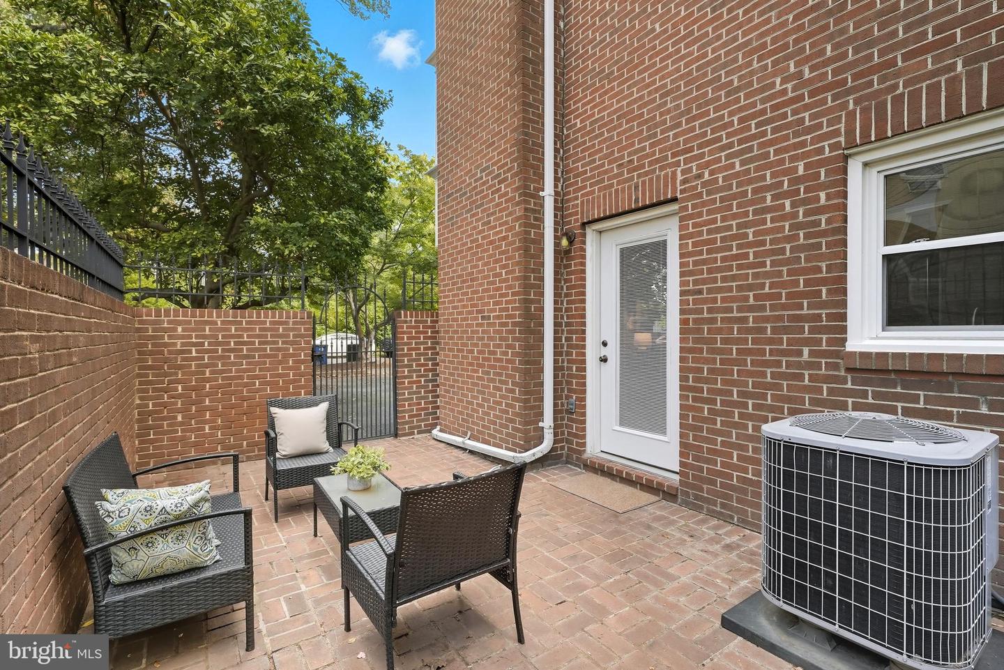 4812 FAIRFAX DR, ARLINGTON, Virginia 22203, 3 Bedrooms Bedrooms, 8 Rooms Rooms,2 BathroomsBathrooms,Residential,For sale,4812 FAIRFAX DR,VAAR2064026 MLS # VAAR2064026