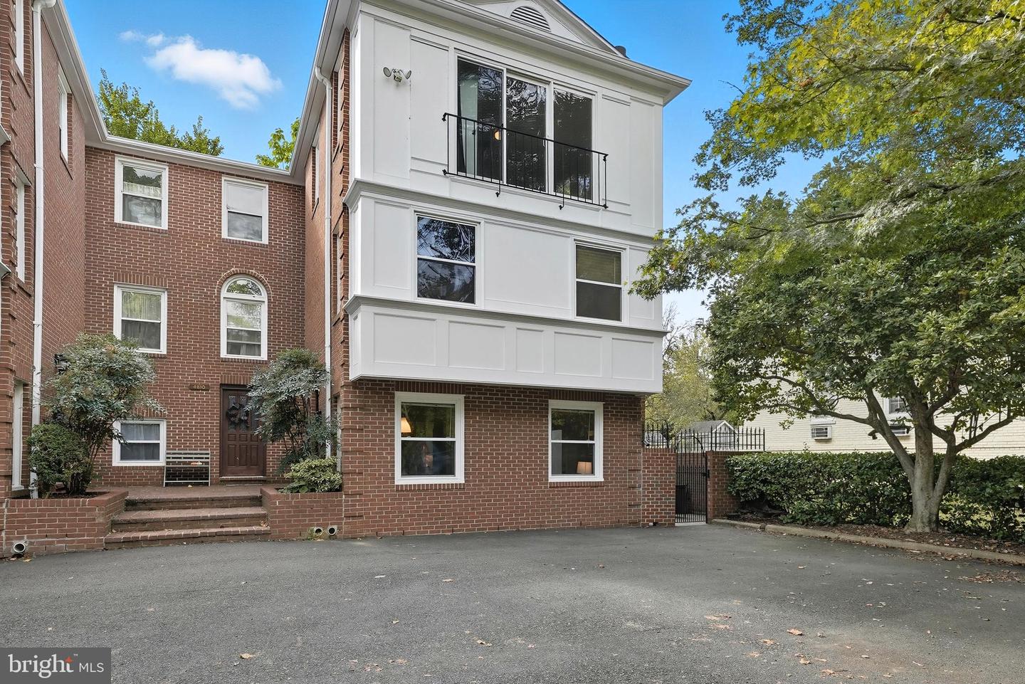 4812 FAIRFAX DR, ARLINGTON, Virginia 22203, 3 Bedrooms Bedrooms, 8 Rooms Rooms,2 BathroomsBathrooms,Residential,For sale,4812 FAIRFAX DR,VAAR2064026 MLS # VAAR2064026
