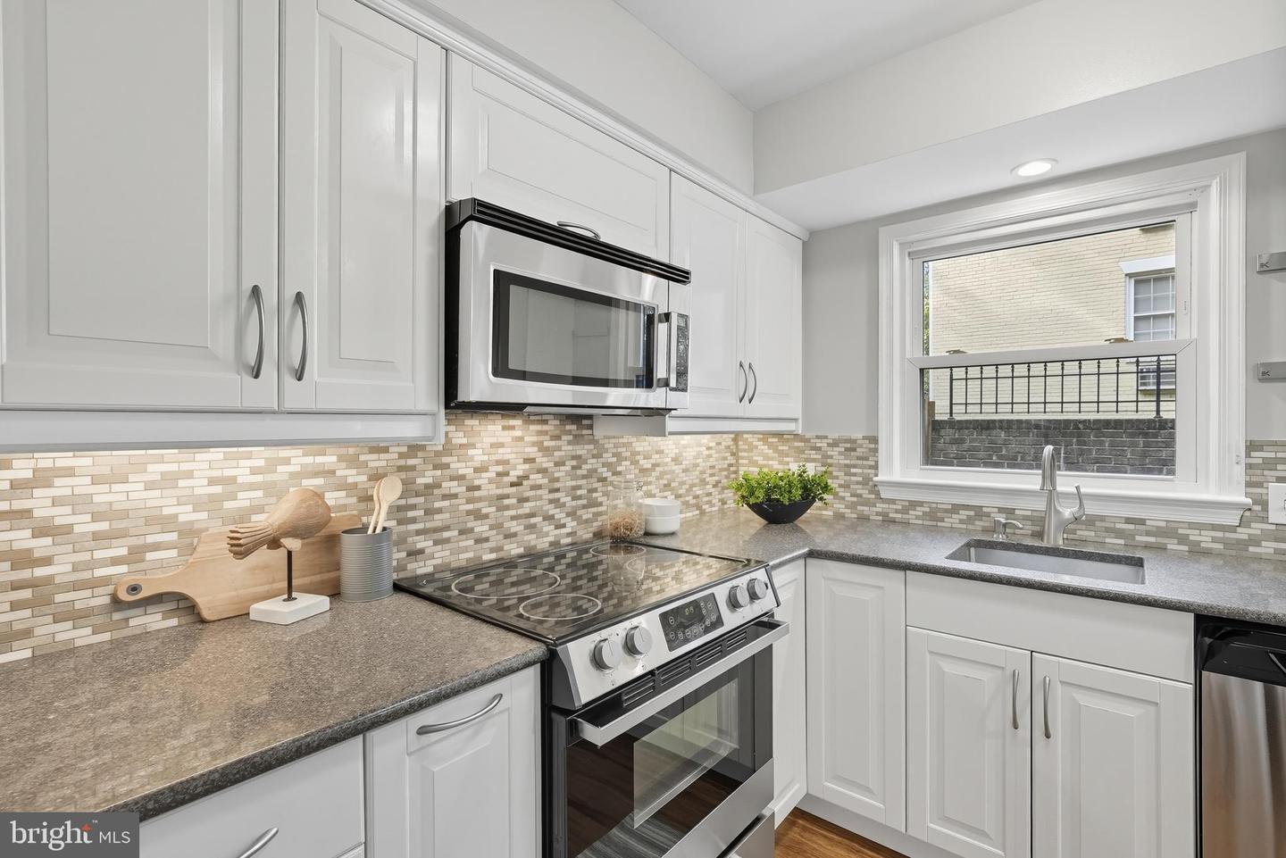 4812 FAIRFAX DR, ARLINGTON, Virginia 22203, 3 Bedrooms Bedrooms, 8 Rooms Rooms,2 BathroomsBathrooms,Residential,For sale,4812 FAIRFAX DR,VAAR2064026 MLS # VAAR2064026