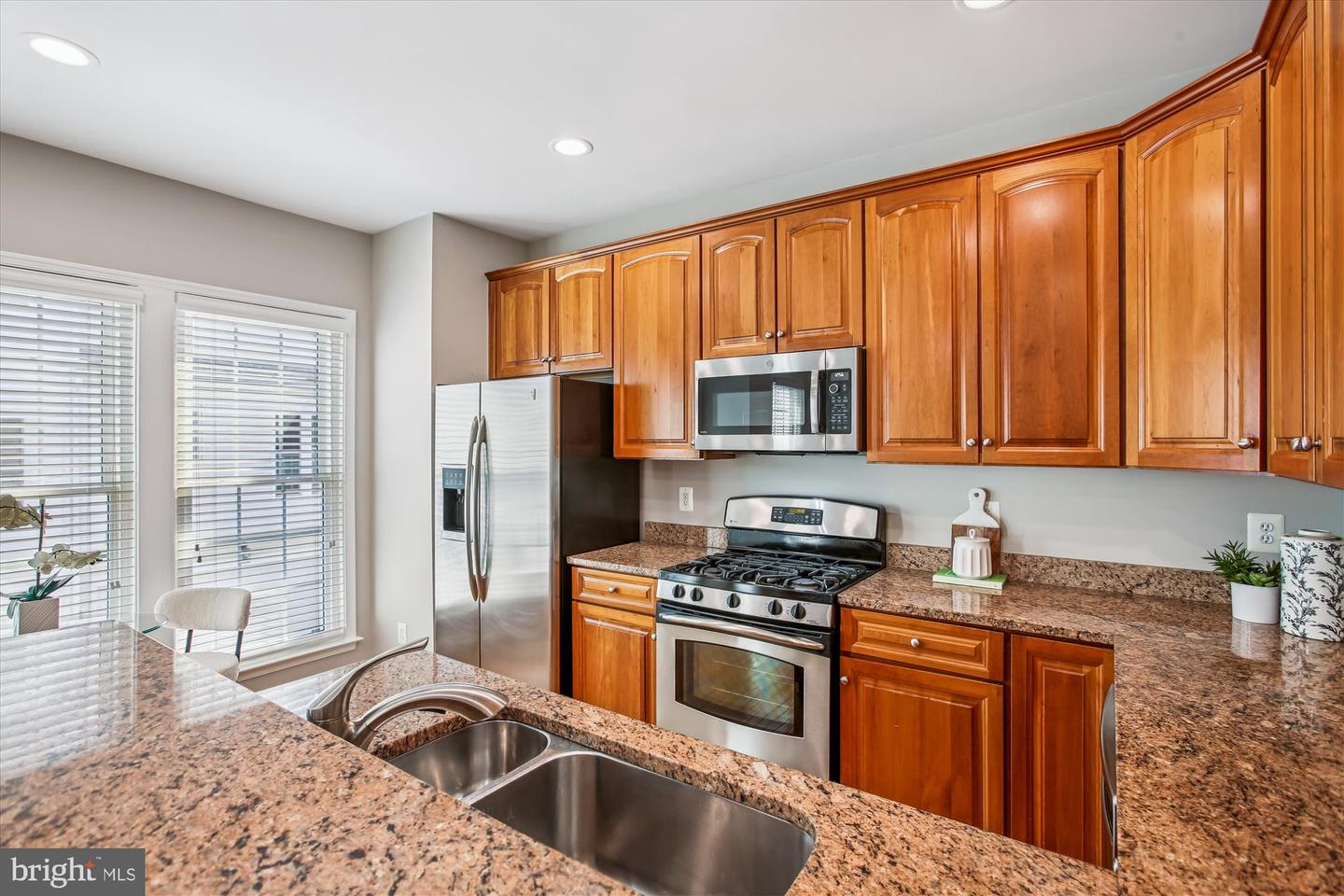 5997 GRAND PAVILION WAY, ALEXANDRIA, Virginia 22303, 4 Bedrooms Bedrooms, ,3 BathroomsBathrooms,Residential,For sale,5997 GRAND PAVILION WAY,VAFX2268530 MLS # VAFX2268530
