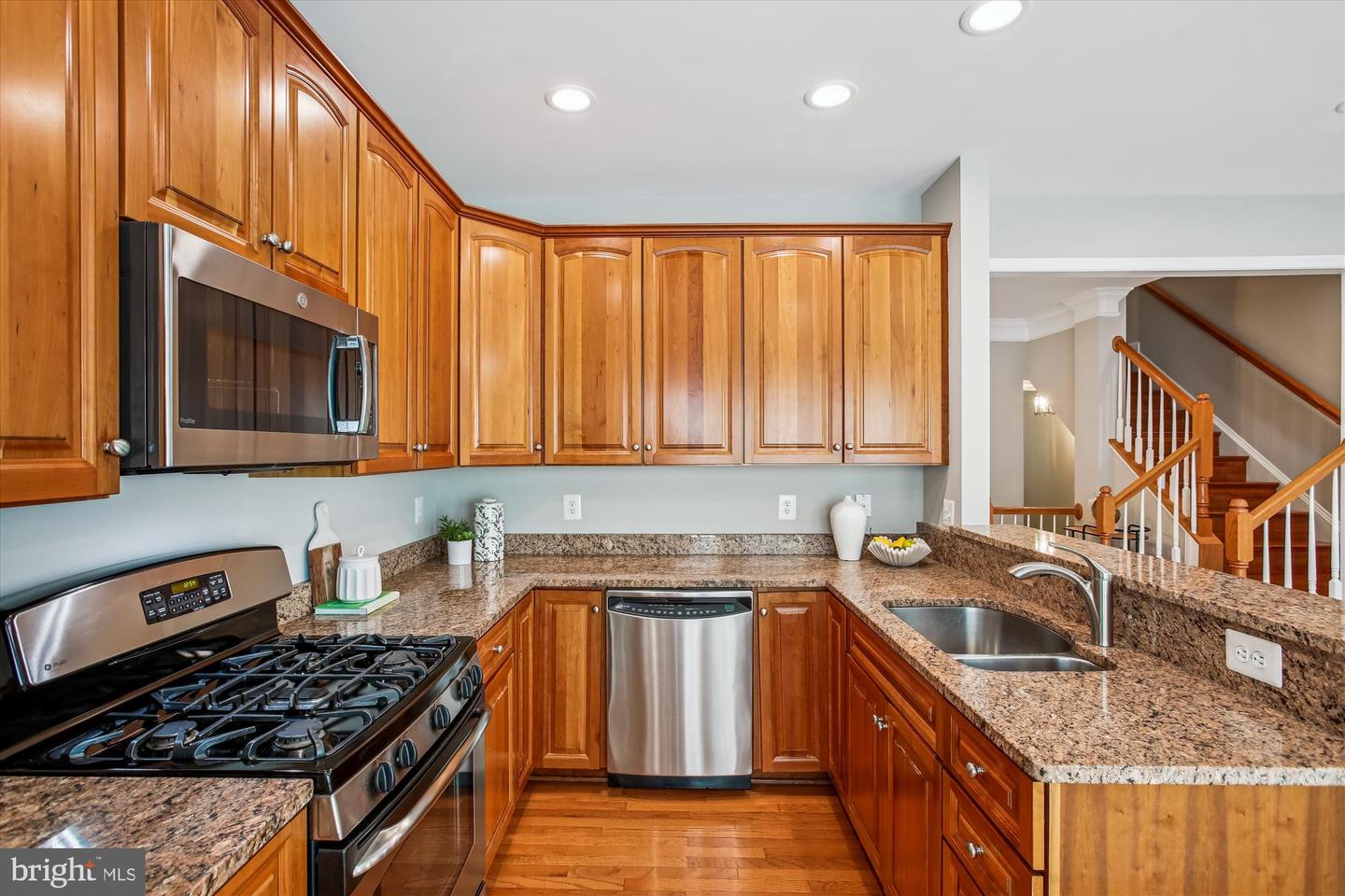 5997 GRAND PAVILION WAY, ALEXANDRIA, Virginia 22303, 4 Bedrooms Bedrooms, ,3 BathroomsBathrooms,Residential,For sale,5997 GRAND PAVILION WAY,VAFX2268530 MLS # VAFX2268530