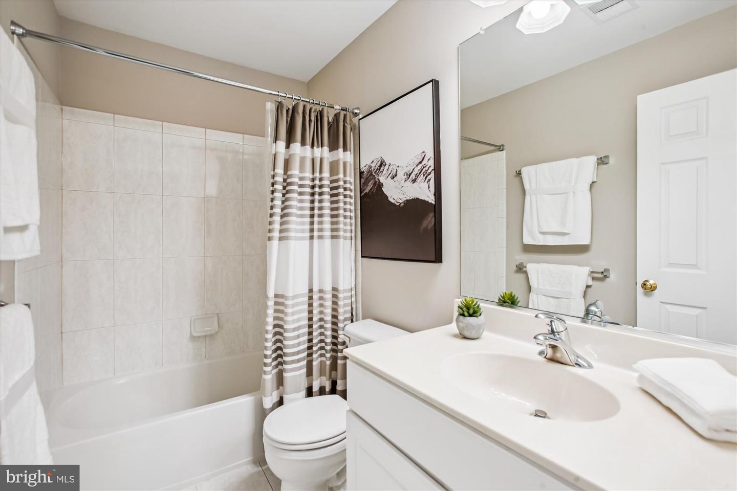 5997 GRAND PAVILION WAY, ALEXANDRIA, Virginia 22303, 4 Bedrooms Bedrooms, ,3 BathroomsBathrooms,Residential,For sale,5997 GRAND PAVILION WAY,VAFX2268530 MLS # VAFX2268530