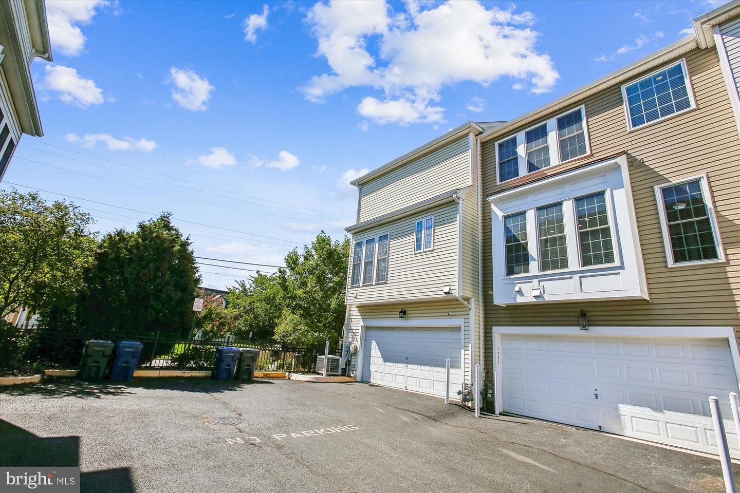 5997 GRAND PAVILION WAY, ALEXANDRIA, Virginia 22303, 4 Bedrooms Bedrooms, ,3 BathroomsBathrooms,Residential,For sale,5997 GRAND PAVILION WAY,VAFX2268530 MLS # VAFX2268530