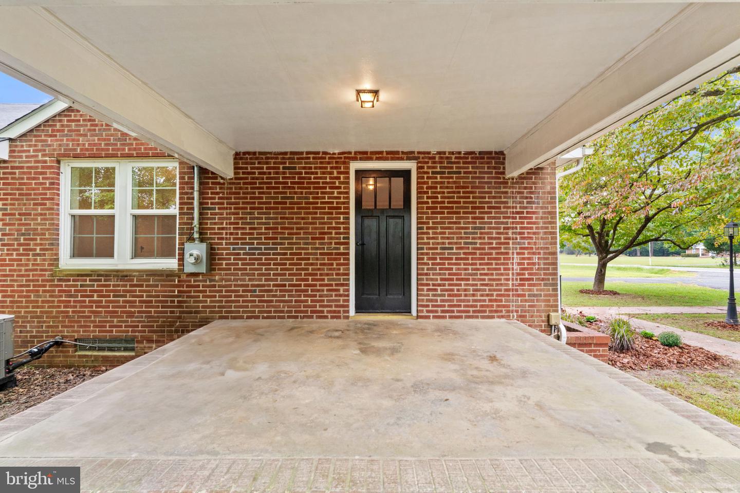 10048 DAHLGREN RD, KING GEORGE, Virginia 22485, 3 Bedrooms Bedrooms, ,2 BathroomsBathrooms,Residential,For sale,10048 DAHLGREN RD,VAKG2007048 MLS # VAKG2007048