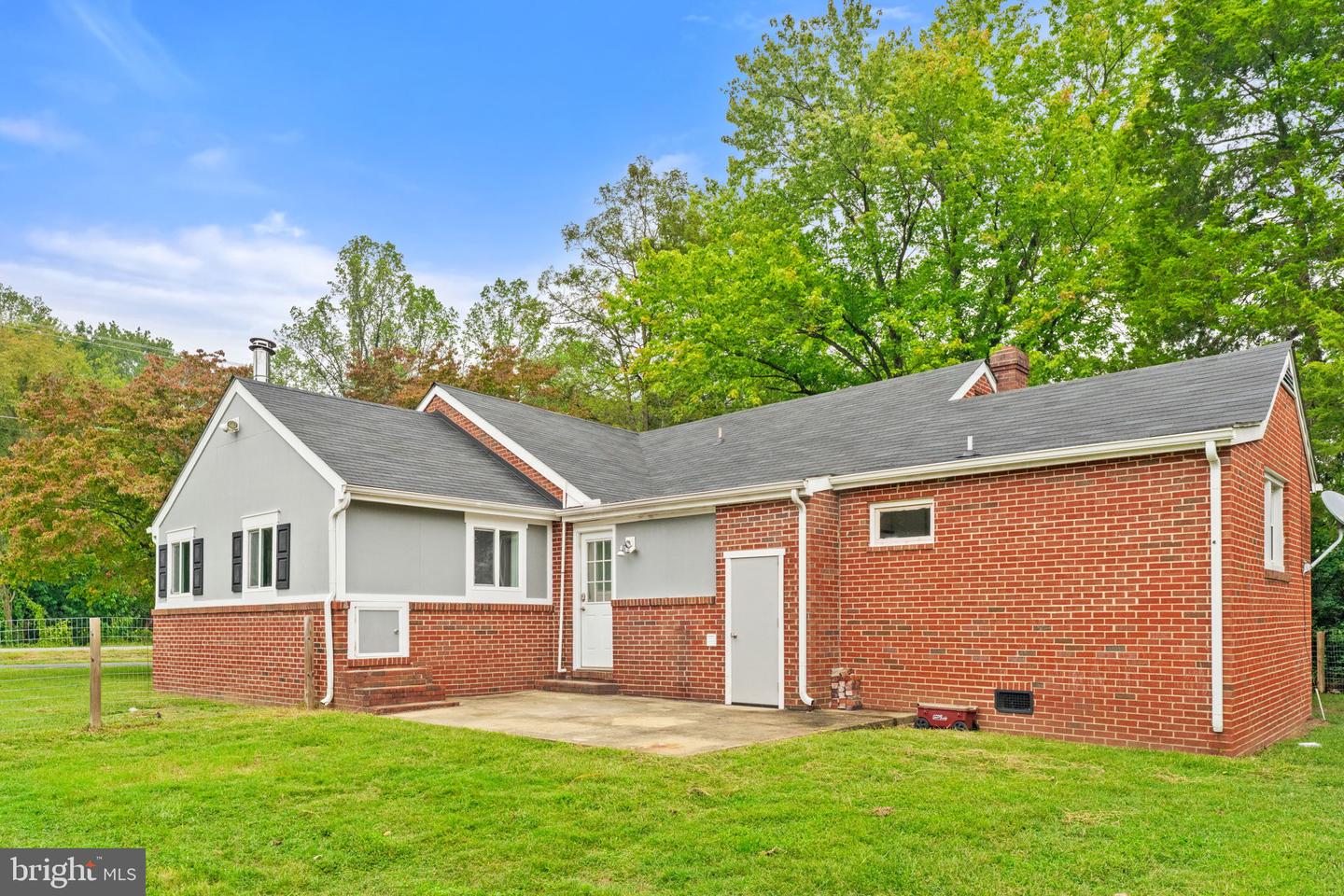 10048 DAHLGREN RD, KING GEORGE, Virginia 22485, 3 Bedrooms Bedrooms, ,2 BathroomsBathrooms,Residential,For sale,10048 DAHLGREN RD,VAKG2007048 MLS # VAKG2007048