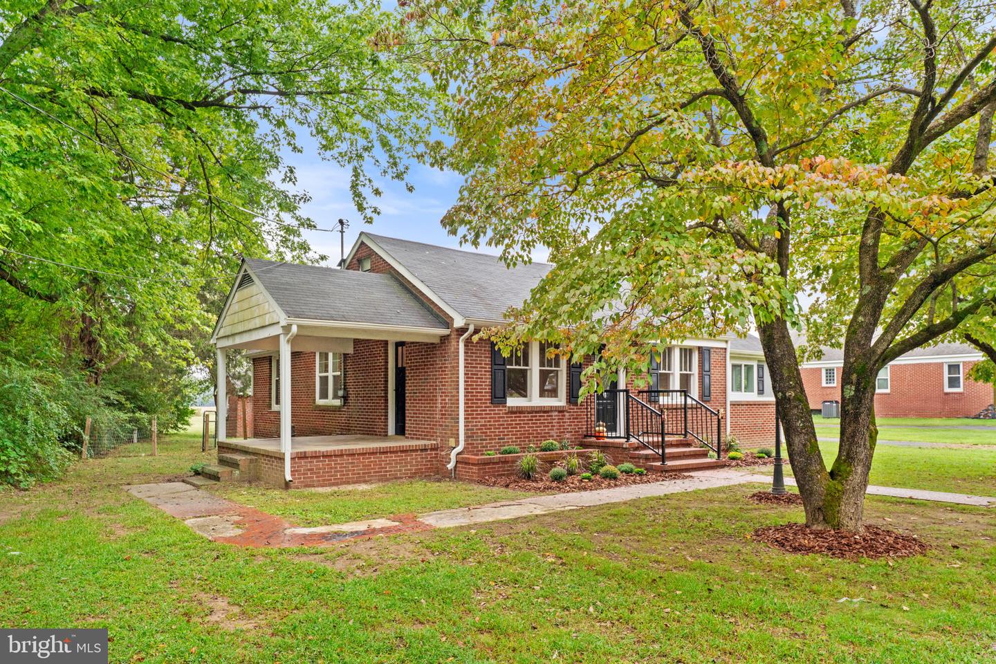 10048 DAHLGREN RD, KING GEORGE, Virginia 22485, 3 Bedrooms Bedrooms, ,2 BathroomsBathrooms,Residential,For sale,10048 DAHLGREN RD,VAKG2007048 MLS # VAKG2007048