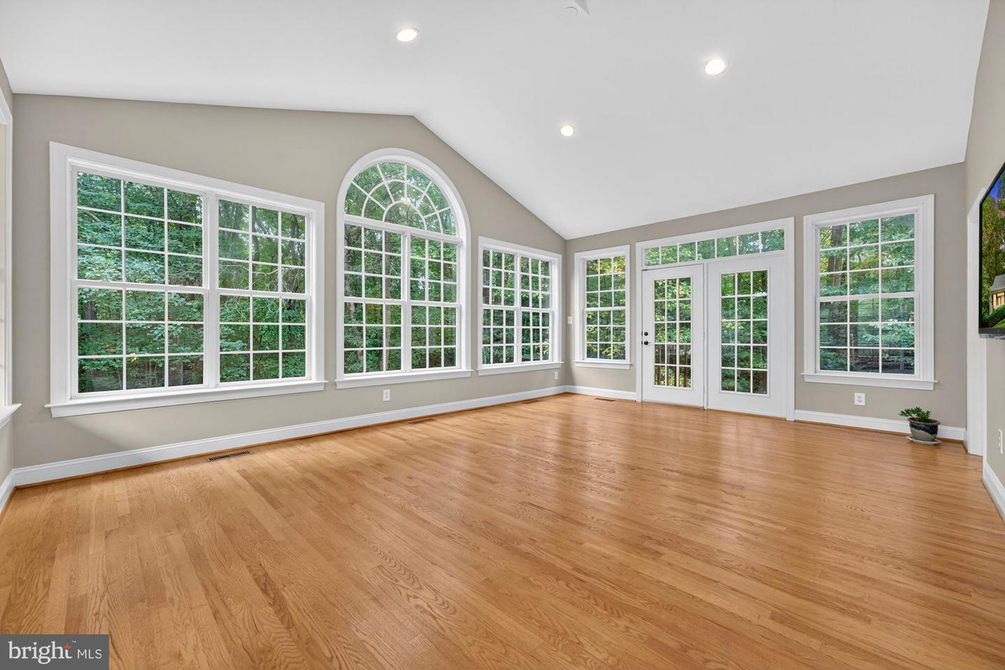 11689 HEINZ CT, OAKTON, Virginia 22124, 5 Bedrooms Bedrooms, ,4 BathroomsBathrooms,Residential,For sale,11689 HEINZ CT,VAFX2268998 MLS # VAFX2268998