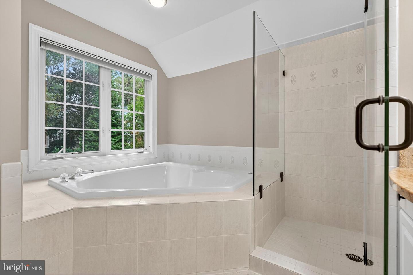 11689 HEINZ CT, OAKTON, Virginia 22124, 5 Bedrooms Bedrooms, ,4 BathroomsBathrooms,Residential,For sale,11689 HEINZ CT,VAFX2268998 MLS # VAFX2268998