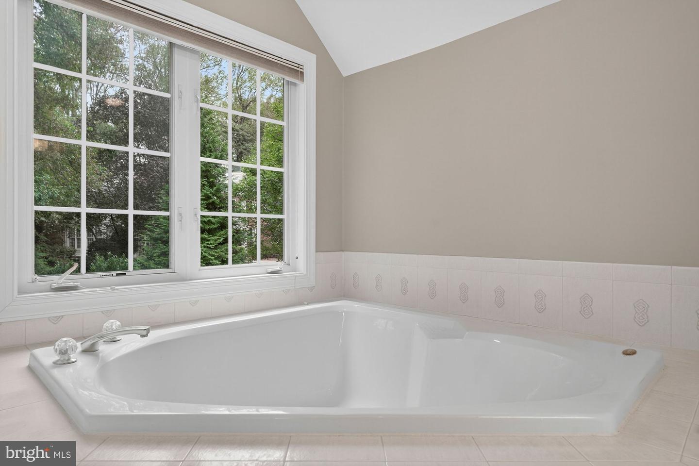 11689 HEINZ CT, OAKTON, Virginia 22124, 5 Bedrooms Bedrooms, ,4 BathroomsBathrooms,Residential,For sale,11689 HEINZ CT,VAFX2268998 MLS # VAFX2268998