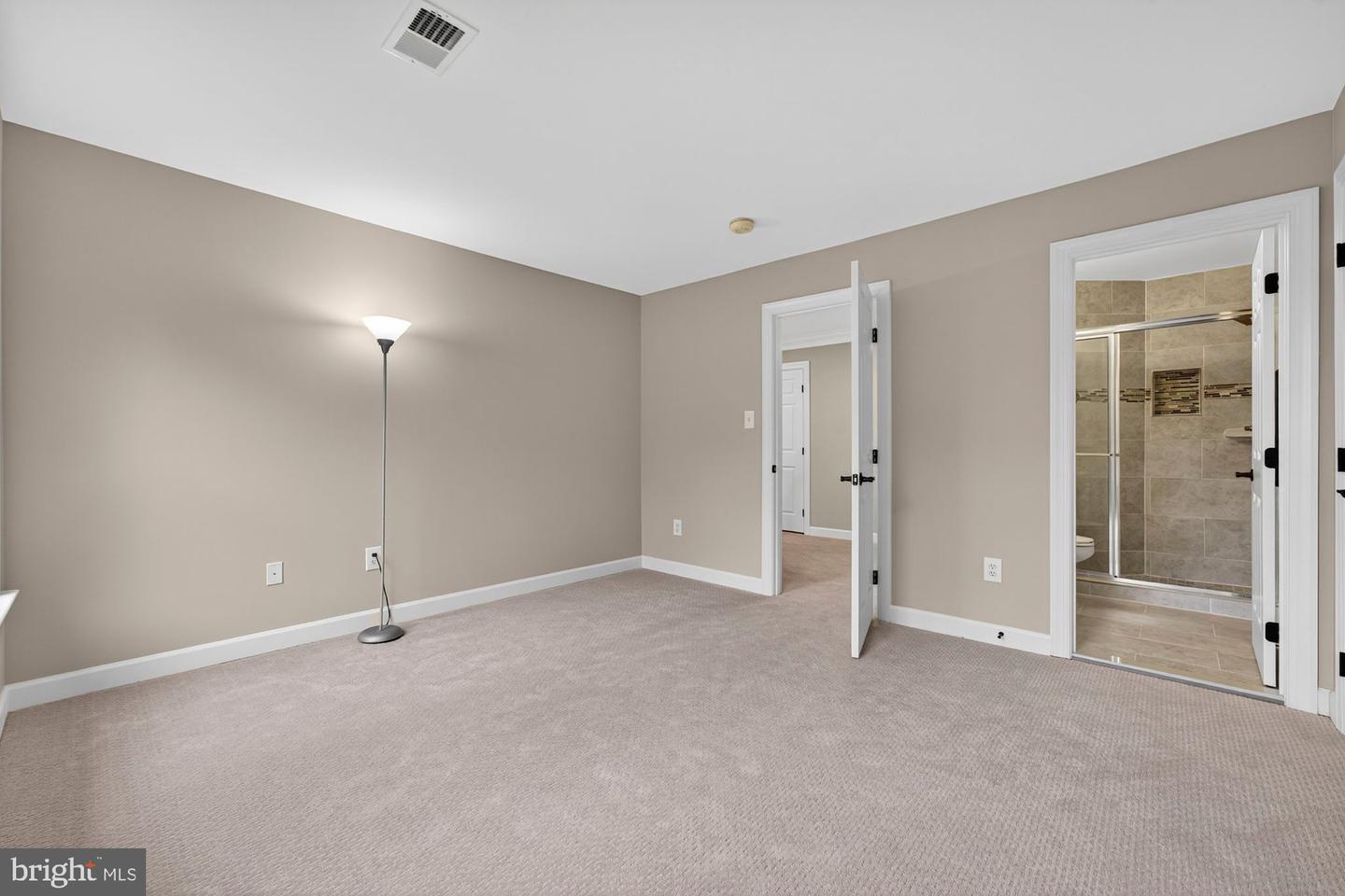 11689 HEINZ CT, OAKTON, Virginia 22124, 5 Bedrooms Bedrooms, ,4 BathroomsBathrooms,Residential,For sale,11689 HEINZ CT,VAFX2268998 MLS # VAFX2268998