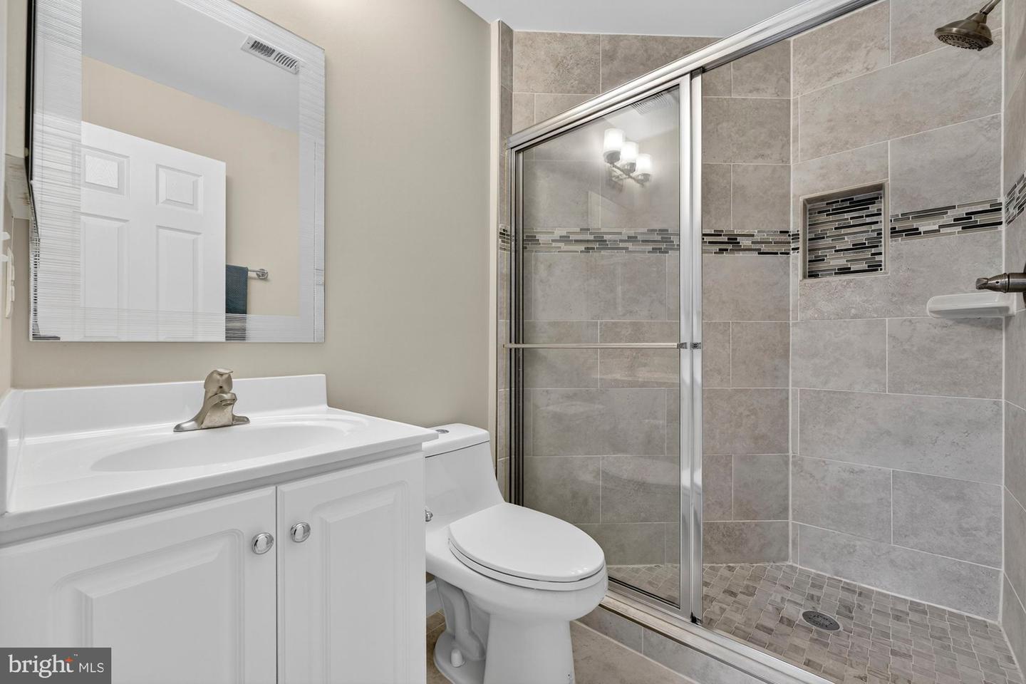 11689 HEINZ CT, OAKTON, Virginia 22124, 5 Bedrooms Bedrooms, ,4 BathroomsBathrooms,Residential,For sale,11689 HEINZ CT,VAFX2268998 MLS # VAFX2268998