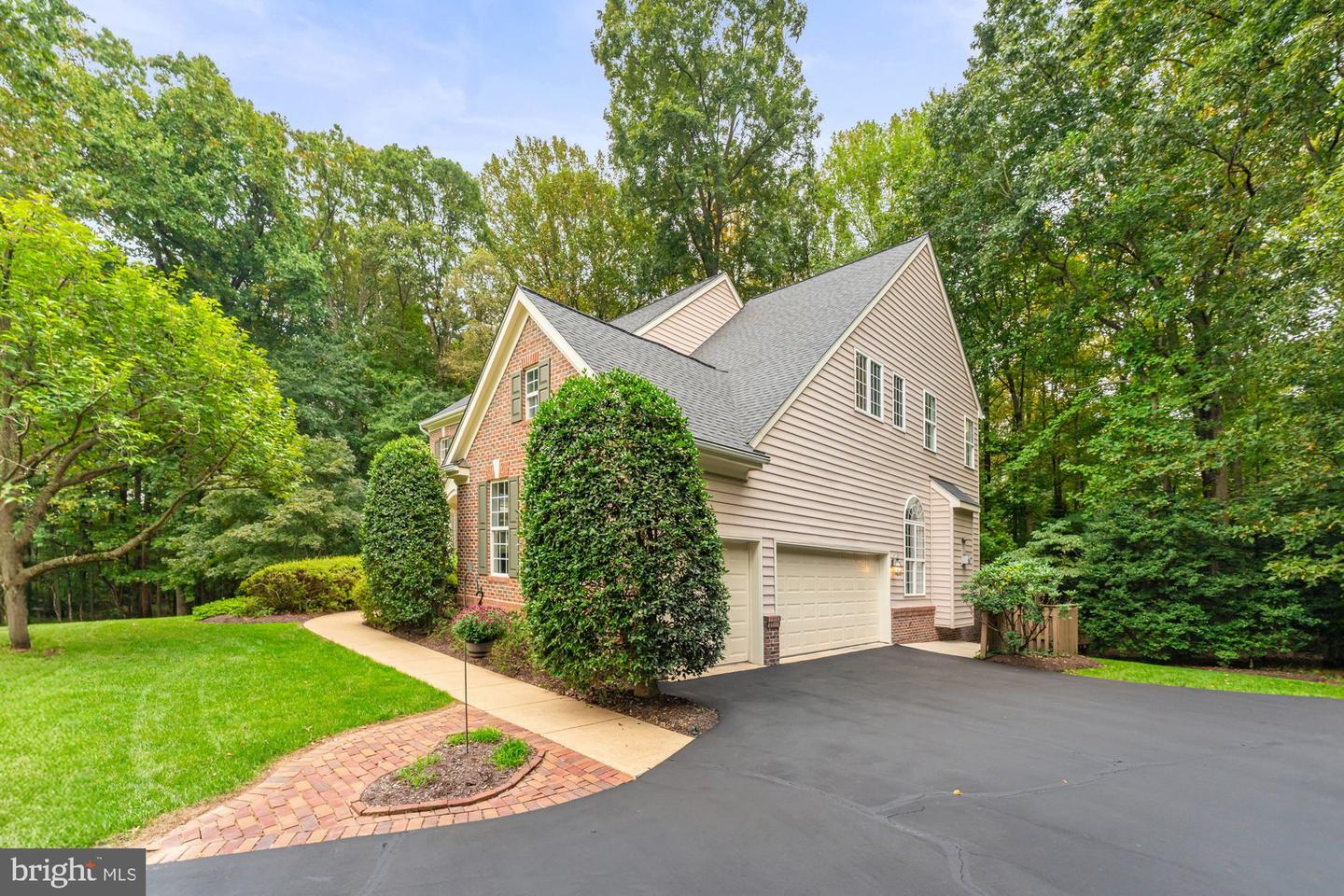 11689 HEINZ CT, OAKTON, Virginia 22124, 5 Bedrooms Bedrooms, ,4 BathroomsBathrooms,Residential,For sale,11689 HEINZ CT,VAFX2268998 MLS # VAFX2268998