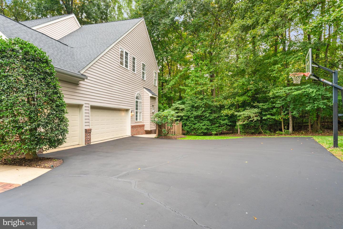 11689 HEINZ CT, OAKTON, Virginia 22124, 5 Bedrooms Bedrooms, ,4 BathroomsBathrooms,Residential,For sale,11689 HEINZ CT,VAFX2268998 MLS # VAFX2268998