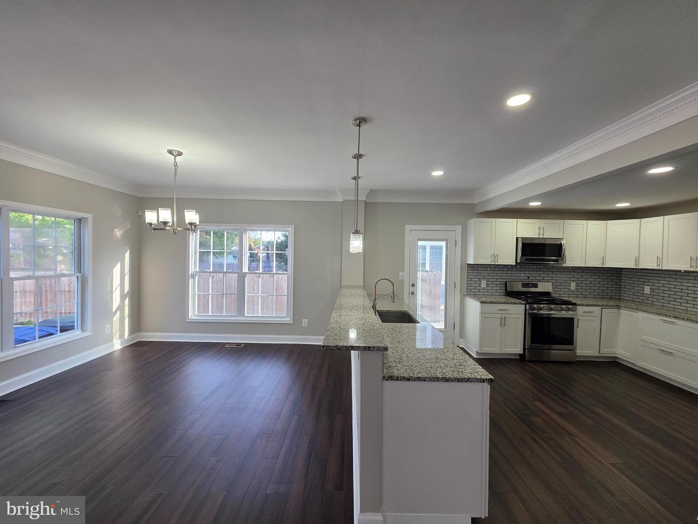 6724 WESTLAWN DR, FALLS CHURCH, Virginia 22042, 6 Bedrooms Bedrooms, ,4 BathroomsBathrooms,Residential,For sale,6724 WESTLAWN DR,VAFX2269006 MLS # VAFX2269006