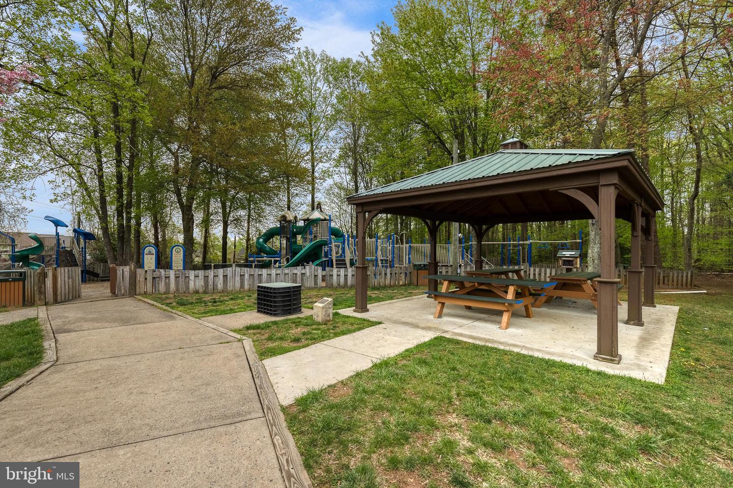 15350 MAYWOOD DR, DUMFRIES, Virginia 22025, 4 Bedrooms Bedrooms, ,2 BathroomsBathrooms,Residential,For sale,15350 MAYWOOD DR,VAPW2104714 MLS # VAPW2104714