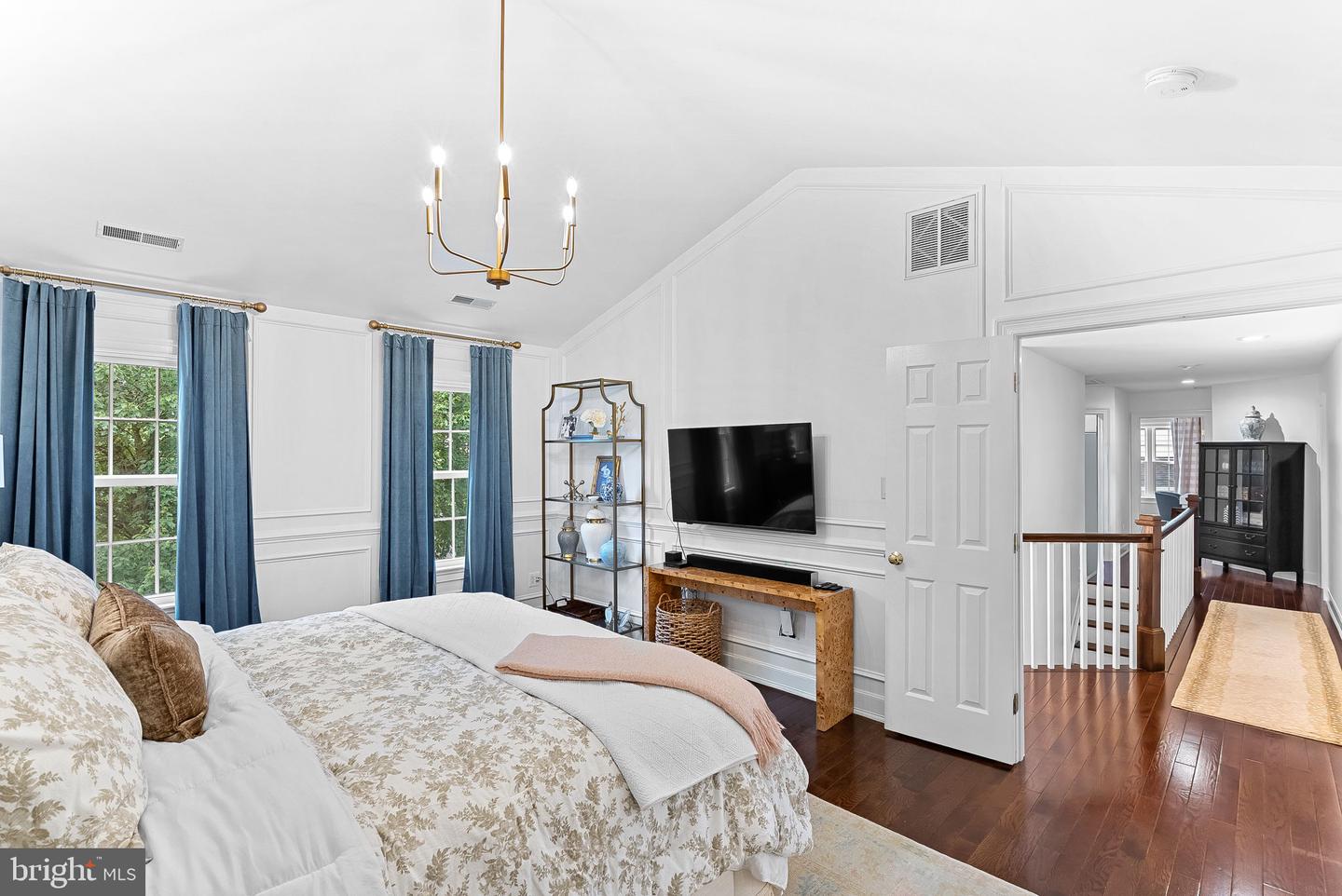 207 LAWNHILL CT SW, LEESBURG, Virginia 20175, 4 Bedrooms Bedrooms, ,3 BathroomsBathrooms,Residential,For sale,207 LAWNHILL CT SW,VALO2107582 MLS # VALO2107582