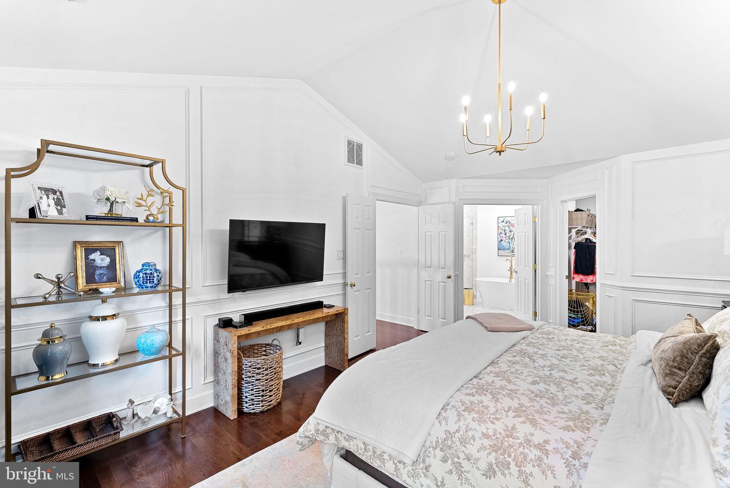 207 LAWNHILL CT SW, LEESBURG, Virginia 20175, 4 Bedrooms Bedrooms, ,3 BathroomsBathrooms,Residential,For sale,207 LAWNHILL CT SW,VALO2107582 MLS # VALO2107582