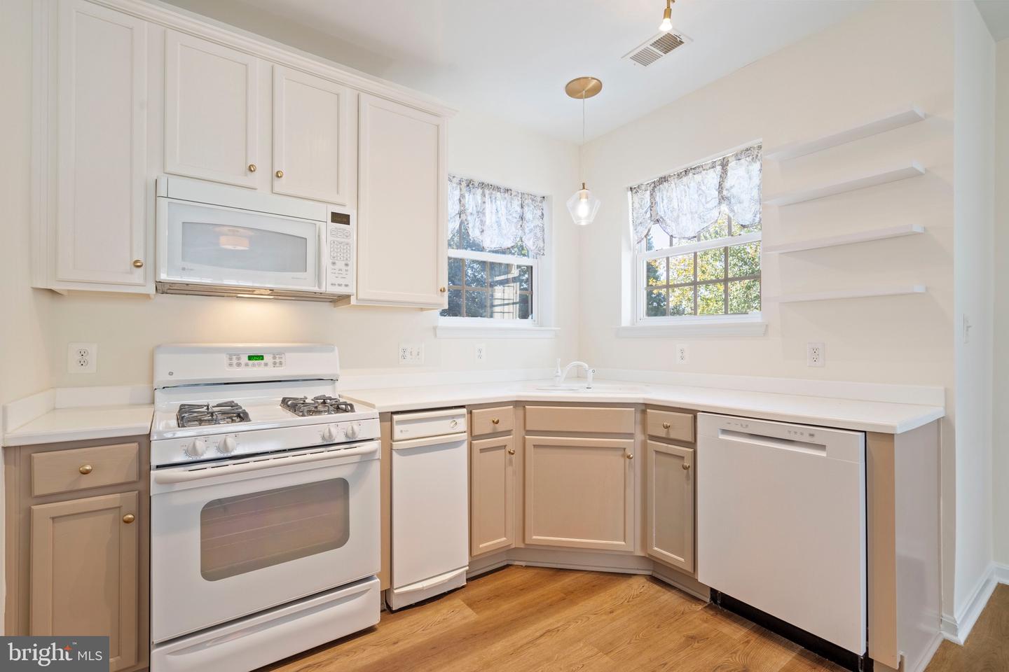 20745 ROYAL PALACE SQ #210, STERLING, Virginia 20165, 3 Bedrooms Bedrooms, ,2 BathroomsBathrooms,Residential,For sale,20745 ROYAL PALACE SQ #210,VALO2107332 MLS # VALO2107332