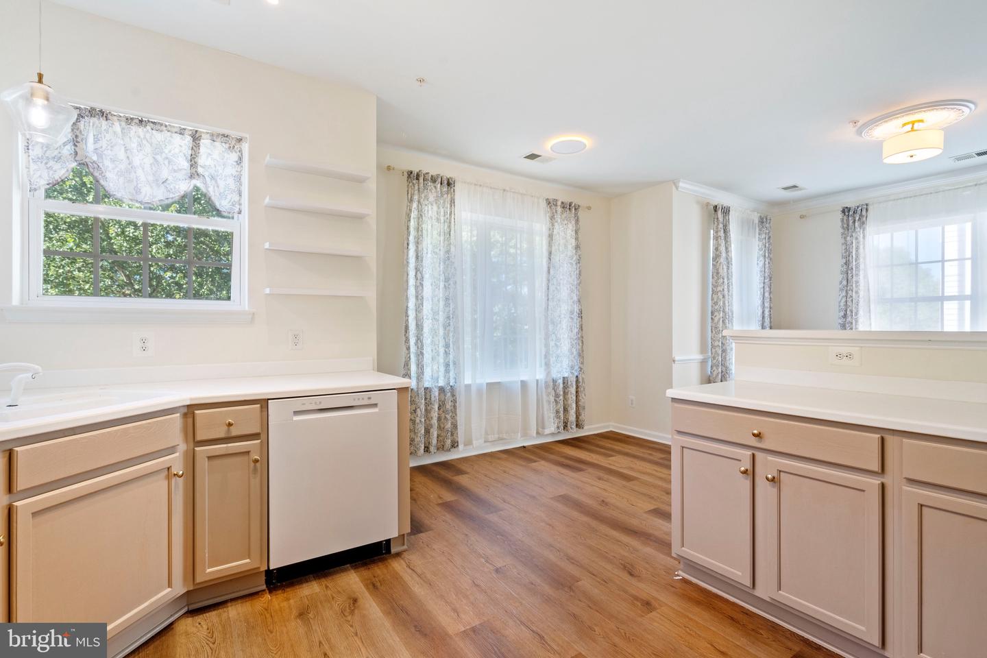 20745 ROYAL PALACE SQ #210, STERLING, Virginia 20165, 3 Bedrooms Bedrooms, ,2 BathroomsBathrooms,Residential,For sale,20745 ROYAL PALACE SQ #210,VALO2107332 MLS # VALO2107332