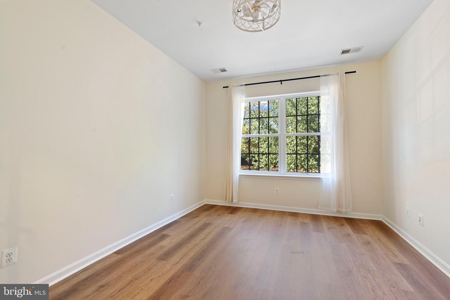 20745 ROYAL PALACE SQ #210, STERLING, Virginia 20165, 3 Bedrooms Bedrooms, ,2 BathroomsBathrooms,Residential,For sale,20745 ROYAL PALACE SQ #210,VALO2107332 MLS # VALO2107332
