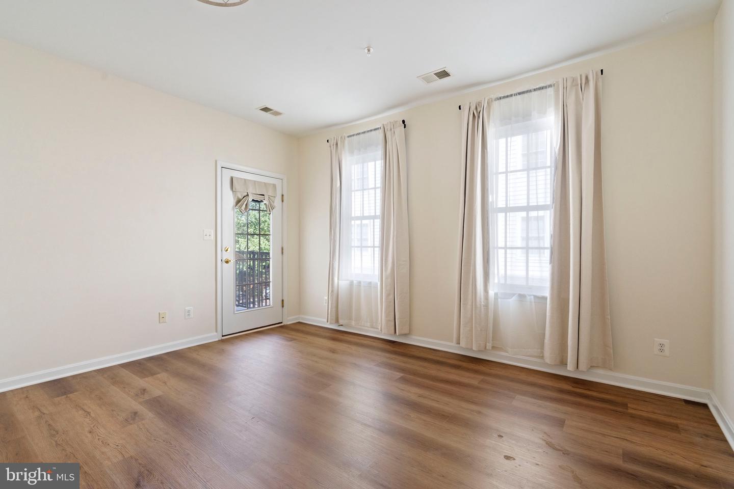 20745 ROYAL PALACE SQ #210, STERLING, Virginia 20165, 3 Bedrooms Bedrooms, ,2 BathroomsBathrooms,Residential,For sale,20745 ROYAL PALACE SQ #210,VALO2107332 MLS # VALO2107332