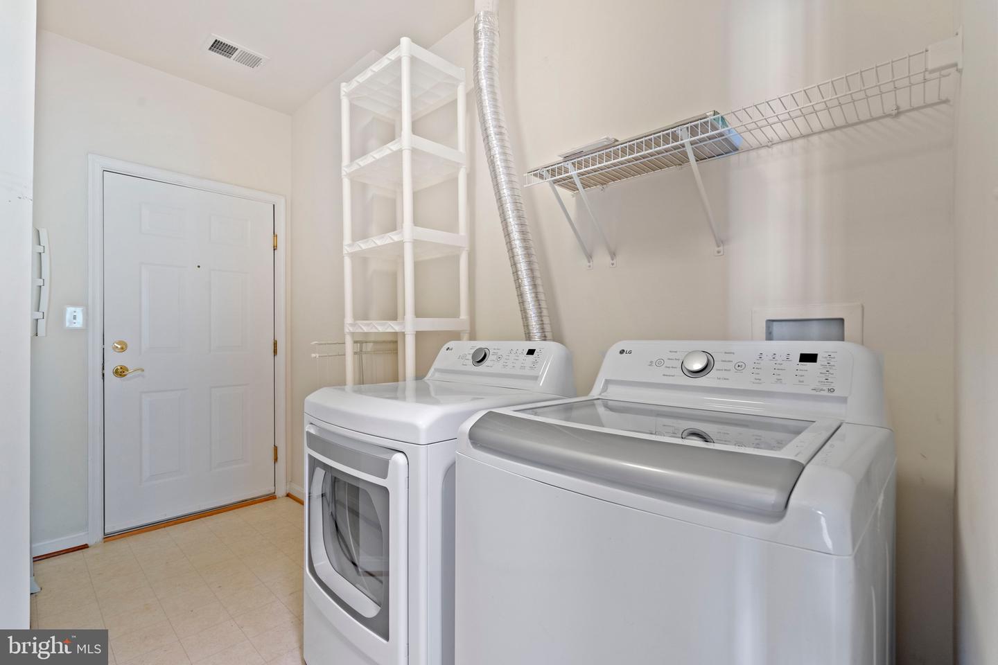 20745 ROYAL PALACE SQ #210, STERLING, Virginia 20165, 3 Bedrooms Bedrooms, ,2 BathroomsBathrooms,Residential,For sale,20745 ROYAL PALACE SQ #210,VALO2107332 MLS # VALO2107332