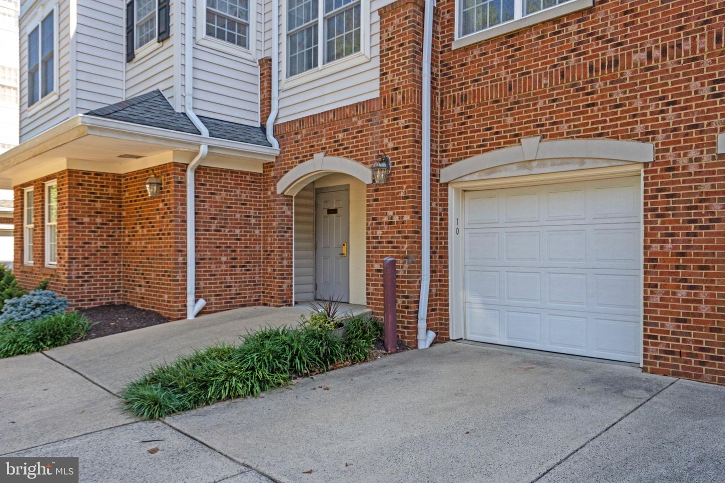 20745 ROYAL PALACE SQ #210, STERLING, Virginia 20165, 3 Bedrooms Bedrooms, ,2 BathroomsBathrooms,Residential,For sale,20745 ROYAL PALACE SQ #210,VALO2107332 MLS # VALO2107332