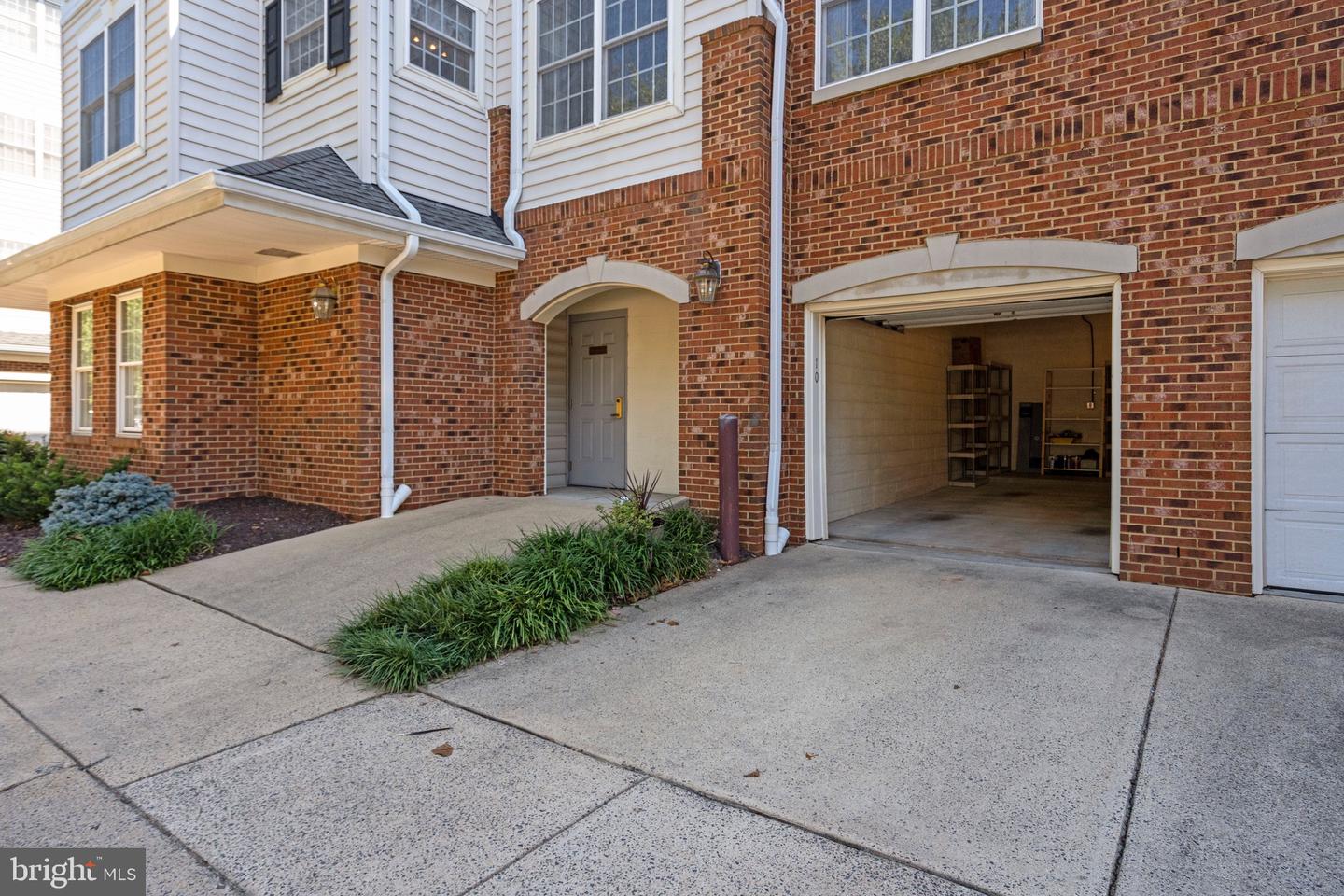 20745 ROYAL PALACE SQ #210, STERLING, Virginia 20165, 3 Bedrooms Bedrooms, ,2 BathroomsBathrooms,Residential,For sale,20745 ROYAL PALACE SQ #210,VALO2107332 MLS # VALO2107332