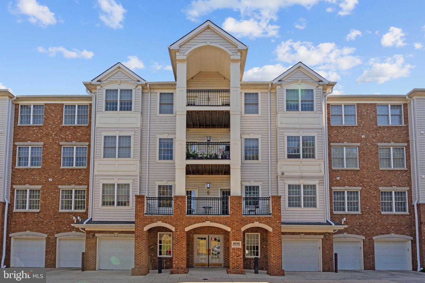20745 ROYAL PALACE SQ #210, STERLING, Virginia 20165, 3 Bedrooms Bedrooms, ,2 BathroomsBathrooms,Residential,For sale,20745 ROYAL PALACE SQ #210,VALO2107332 MLS # VALO2107332