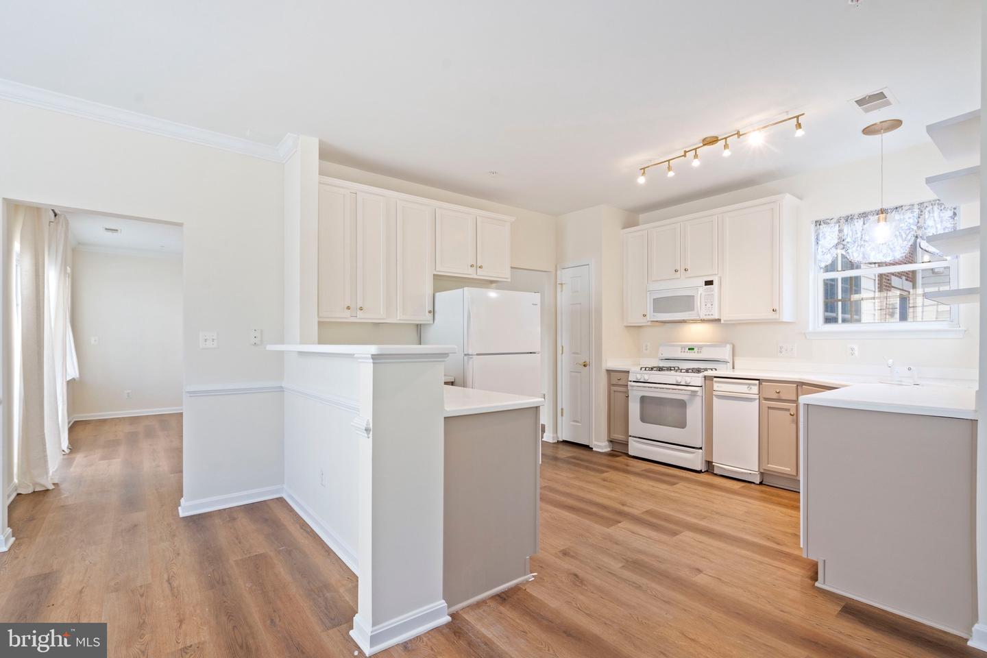 20745 ROYAL PALACE SQ #210, STERLING, Virginia 20165, 3 Bedrooms Bedrooms, ,2 BathroomsBathrooms,Residential,For sale,20745 ROYAL PALACE SQ #210,VALO2107332 MLS # VALO2107332