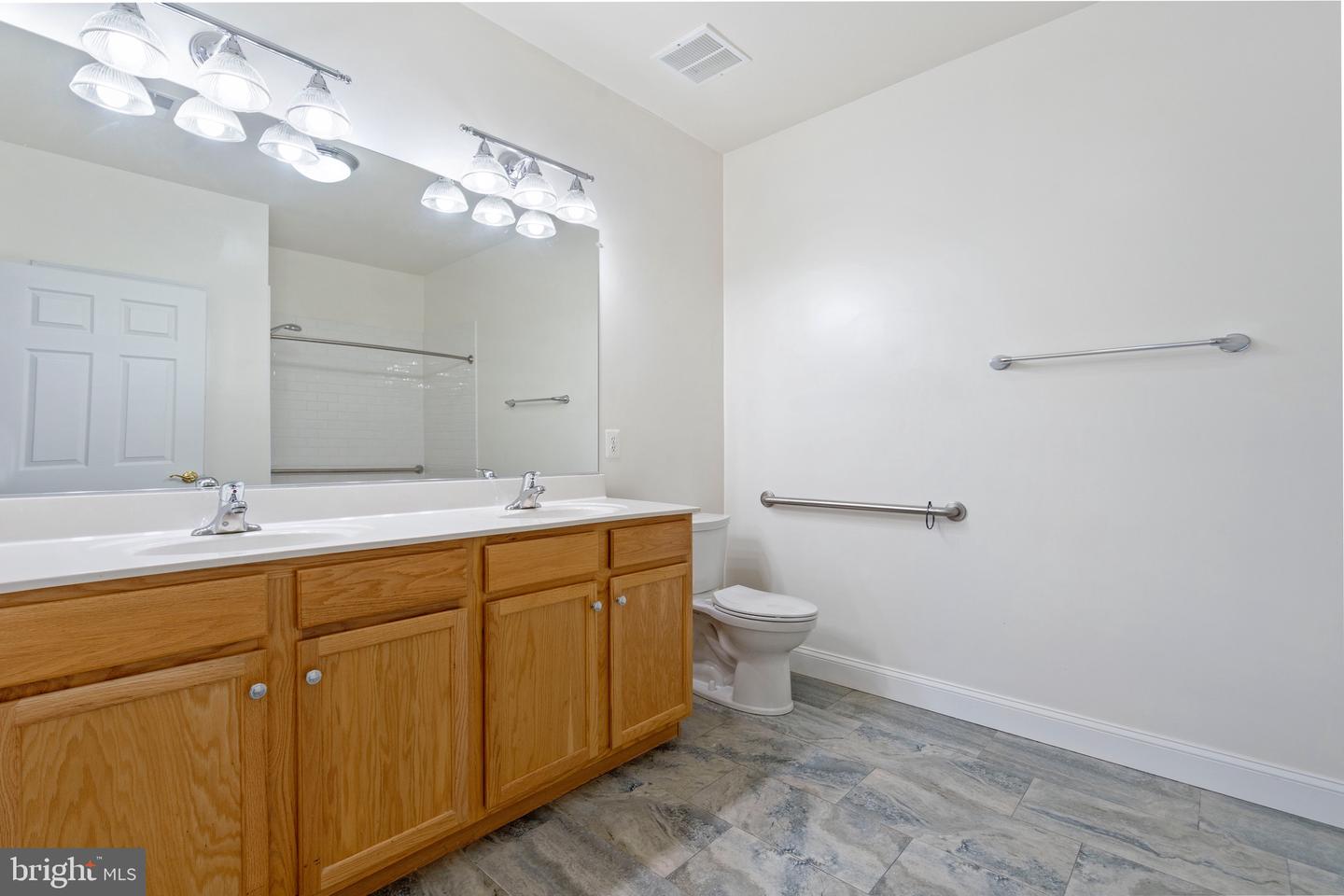 20745 ROYAL PALACE SQ #210, STERLING, Virginia 20165, 3 Bedrooms Bedrooms, ,2 BathroomsBathrooms,Residential,For sale,20745 ROYAL PALACE SQ #210,VALO2107332 MLS # VALO2107332