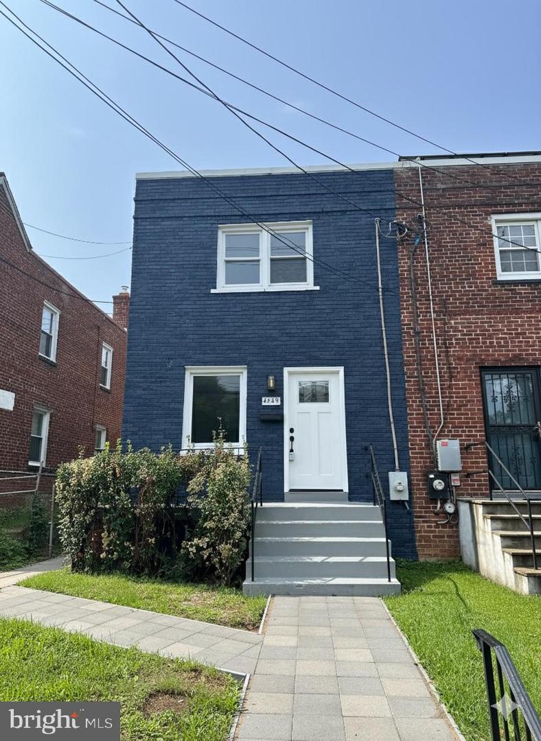 4649 H ST SE, WASHINGTON, District Of Columbia 20019, 3 Bedrooms Bedrooms, 9 Rooms Rooms,2 BathroomsBathrooms,Residential,For sale,4649 H ST SE,DCDC2223646 MLS # DCDC2223646
