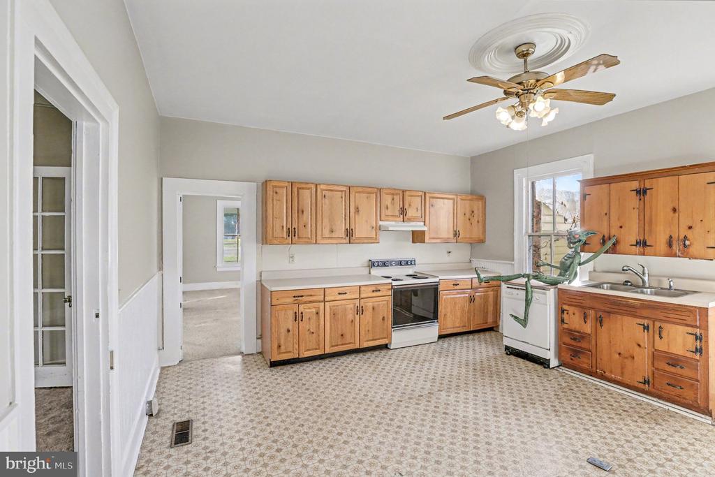 8916 COURTHOUSE RD, SPOTSYLVANIA, Virginia, ,Residential,8916 COURTHOUSE RD,VASP2036730 MLS # VASP2036730