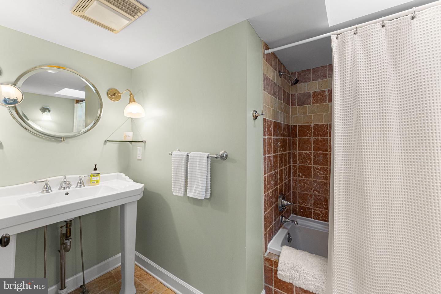 126 LANCASTER RD, IRVINGTON, Virginia 22480, 4 Bedrooms Bedrooms, 8 Rooms Rooms,3 BathroomsBathrooms,Residential,For sale,126 LANCASTER RD,VALV2000874 MLS # VALV2000874