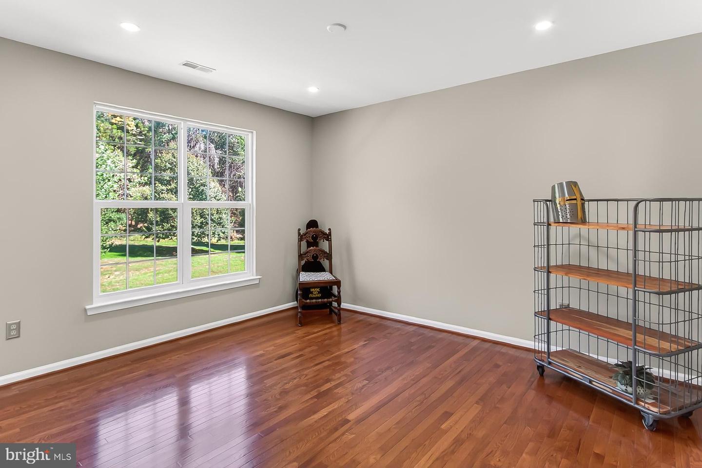 816 SANTMYER DR SE, LEESBURG, Virginia 20175, 5 Bedrooms Bedrooms, ,3 BathroomsBathrooms,Residential,For sale,816 SANTMYER DR SE,VALO2107598 MLS # VALO2107598