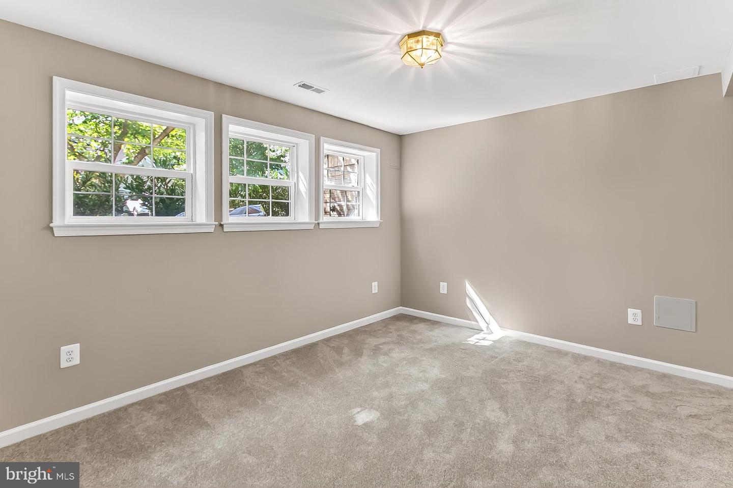816 SANTMYER DR SE, LEESBURG, Virginia 20175, 5 Bedrooms Bedrooms, ,3 BathroomsBathrooms,Residential,For sale,816 SANTMYER DR SE,VALO2107598 MLS # VALO2107598