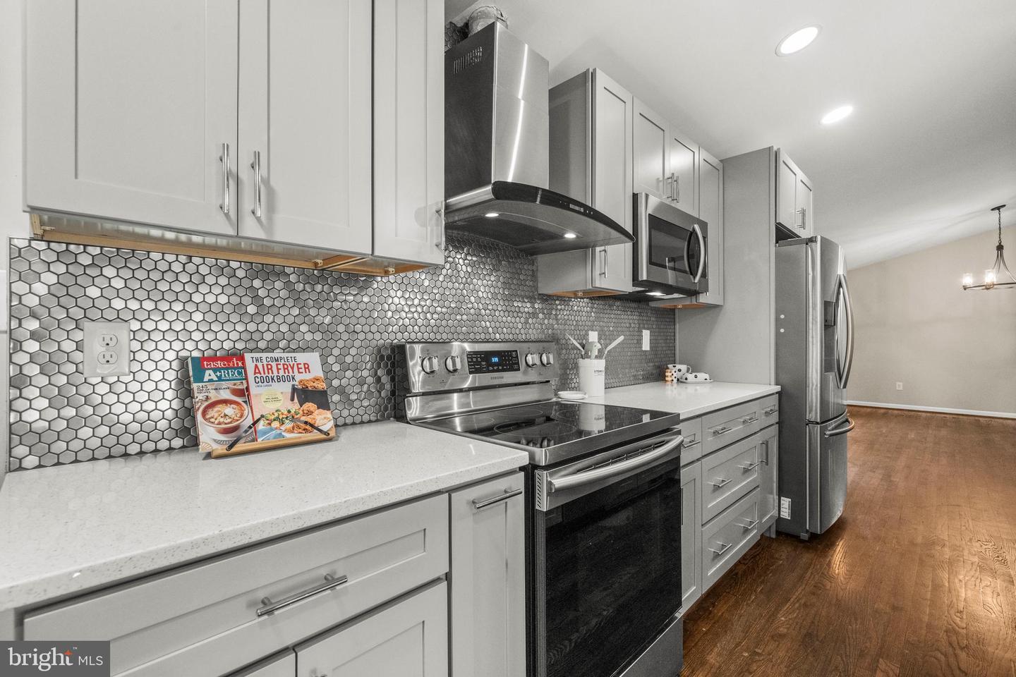 10402 HOLLYOAK PL, FAIRFAX, Virginia 22032, 4 Bedrooms Bedrooms, ,3 BathroomsBathrooms,Residential,For sale,10402 HOLLYOAK PL,VAFX2269278 MLS # VAFX2269278