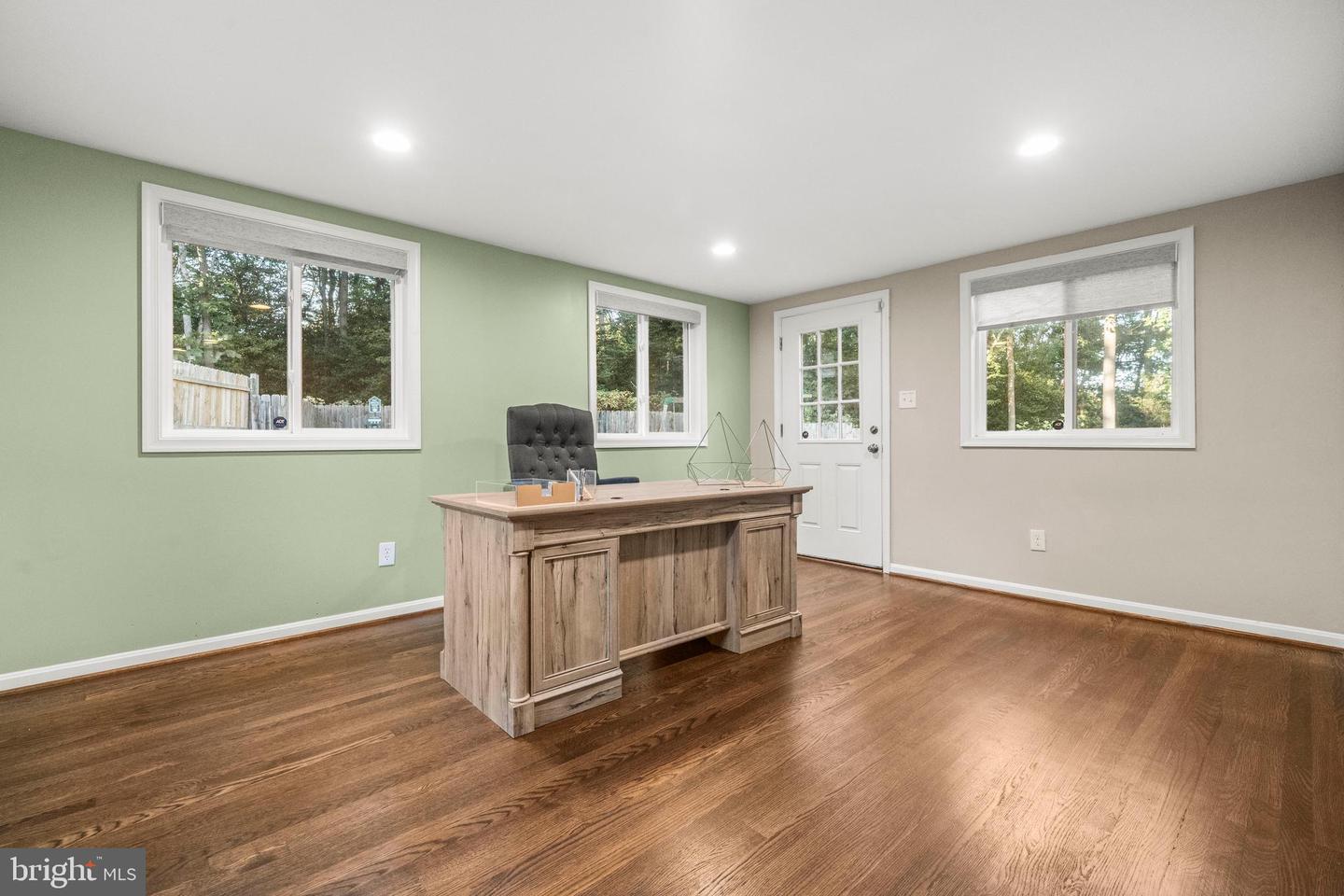 10402 HOLLYOAK PL, FAIRFAX, Virginia 22032, 4 Bedrooms Bedrooms, ,3 BathroomsBathrooms,Residential,For sale,10402 HOLLYOAK PL,VAFX2269278 MLS # VAFX2269278