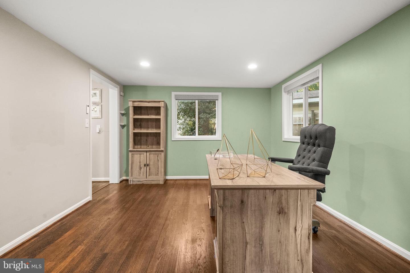 10402 HOLLYOAK PL, FAIRFAX, Virginia 22032, 4 Bedrooms Bedrooms, ,3 BathroomsBathrooms,Residential,For sale,10402 HOLLYOAK PL,VAFX2269278 MLS # VAFX2269278
