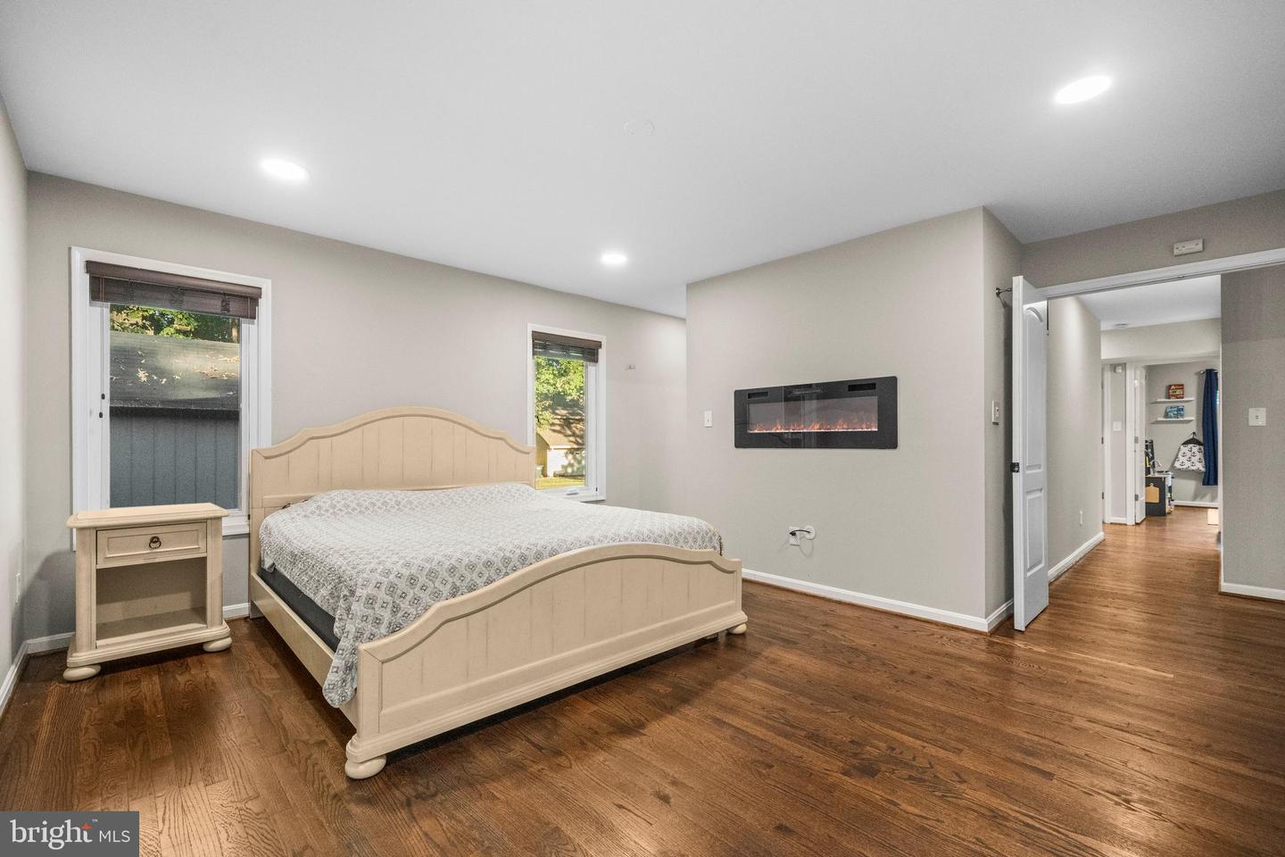 10402 HOLLYOAK PL, FAIRFAX, Virginia 22032, 4 Bedrooms Bedrooms, ,3 BathroomsBathrooms,Residential,For sale,10402 HOLLYOAK PL,VAFX2269278 MLS # VAFX2269278