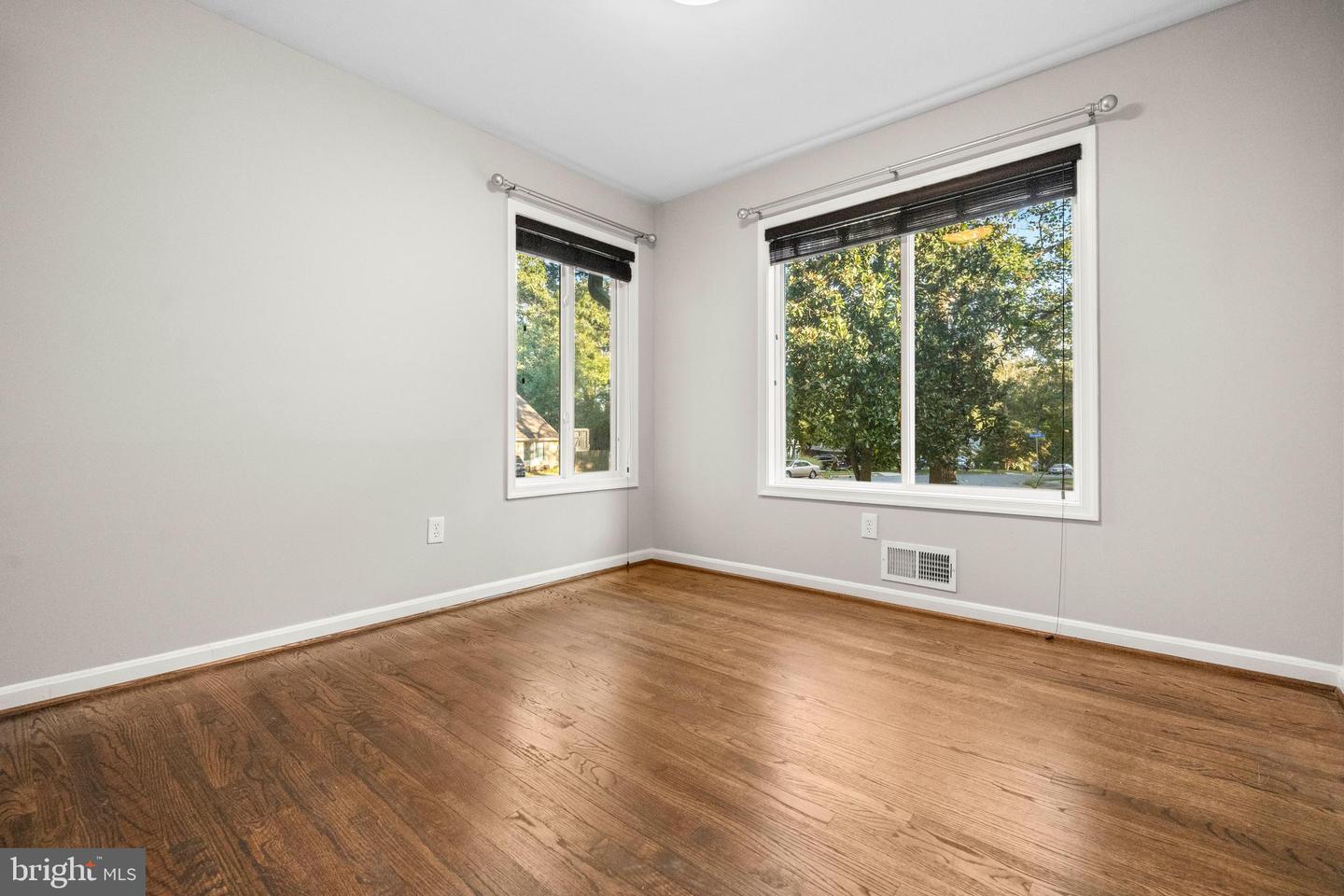 10402 HOLLYOAK PL, FAIRFAX, Virginia 22032, 4 Bedrooms Bedrooms, ,3 BathroomsBathrooms,Residential,For sale,10402 HOLLYOAK PL,VAFX2269278 MLS # VAFX2269278