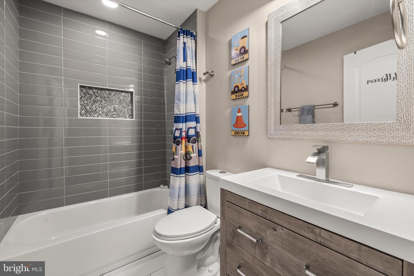 10402 HOLLYOAK PL, FAIRFAX, Virginia 22032, 4 Bedrooms Bedrooms, ,3 BathroomsBathrooms,Residential,For sale,10402 HOLLYOAK PL,VAFX2269278 MLS # VAFX2269278