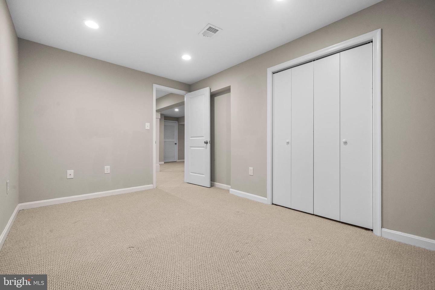 10402 HOLLYOAK PL, FAIRFAX, Virginia 22032, 4 Bedrooms Bedrooms, ,3 BathroomsBathrooms,Residential,For sale,10402 HOLLYOAK PL,VAFX2269278 MLS # VAFX2269278
