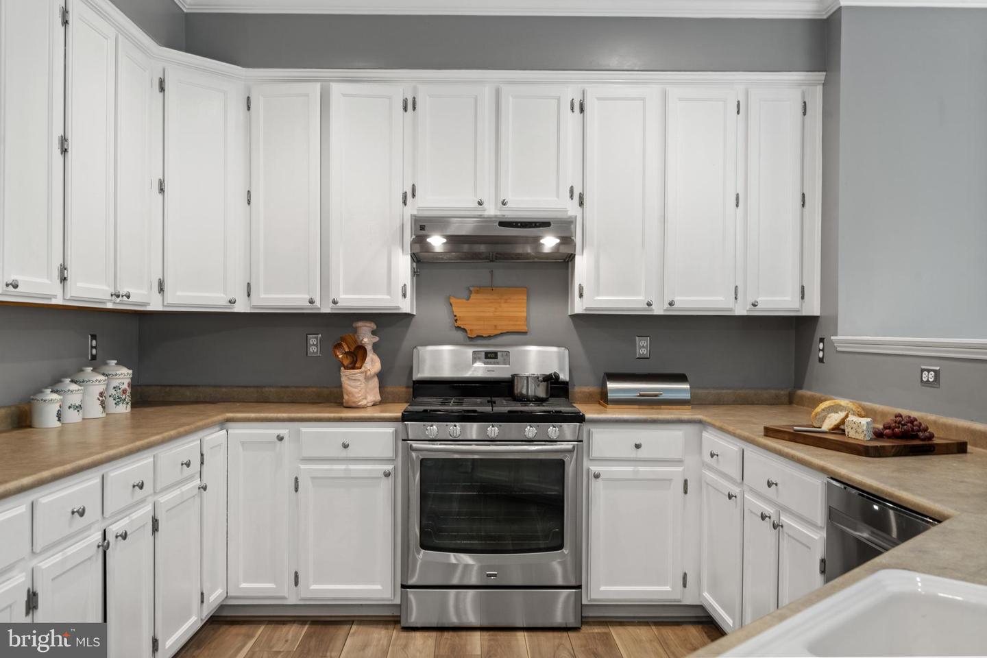 21169 MILLWOOD SQ, STERLING, Virginia 20165, 3 Bedrooms Bedrooms, ,2 BathroomsBathrooms,Residential,For sale,21169 MILLWOOD SQ,VALO2107652 MLS # VALO2107652