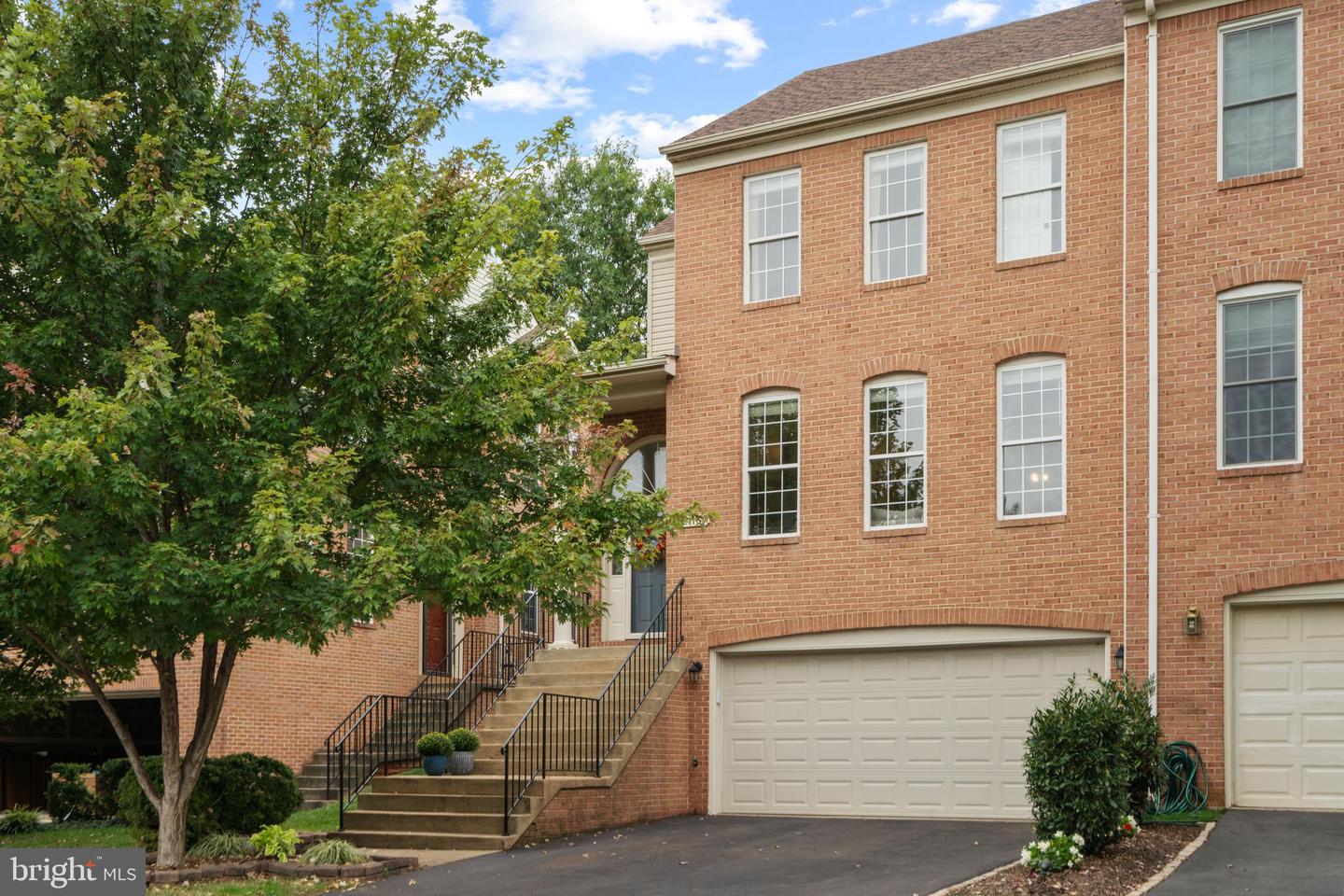 21169 MILLWOOD SQ, STERLING, Virginia 20165, 3 Bedrooms Bedrooms, ,2 BathroomsBathrooms,Residential,For sale,21169 MILLWOOD SQ,VALO2107652 MLS # VALO2107652
