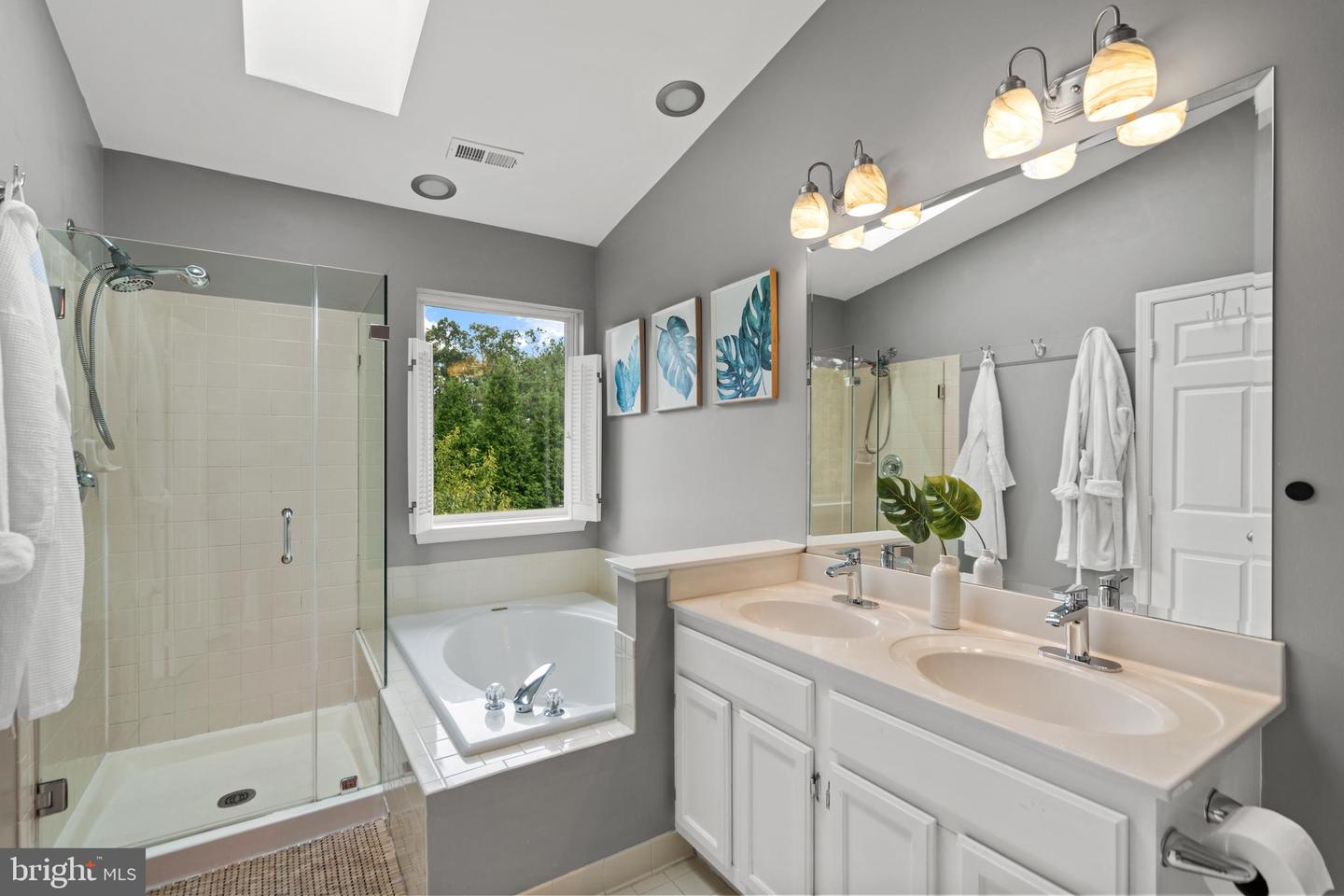 21169 MILLWOOD SQ, STERLING, Virginia 20165, 3 Bedrooms Bedrooms, ,2 BathroomsBathrooms,Residential,For sale,21169 MILLWOOD SQ,VALO2107652 MLS # VALO2107652