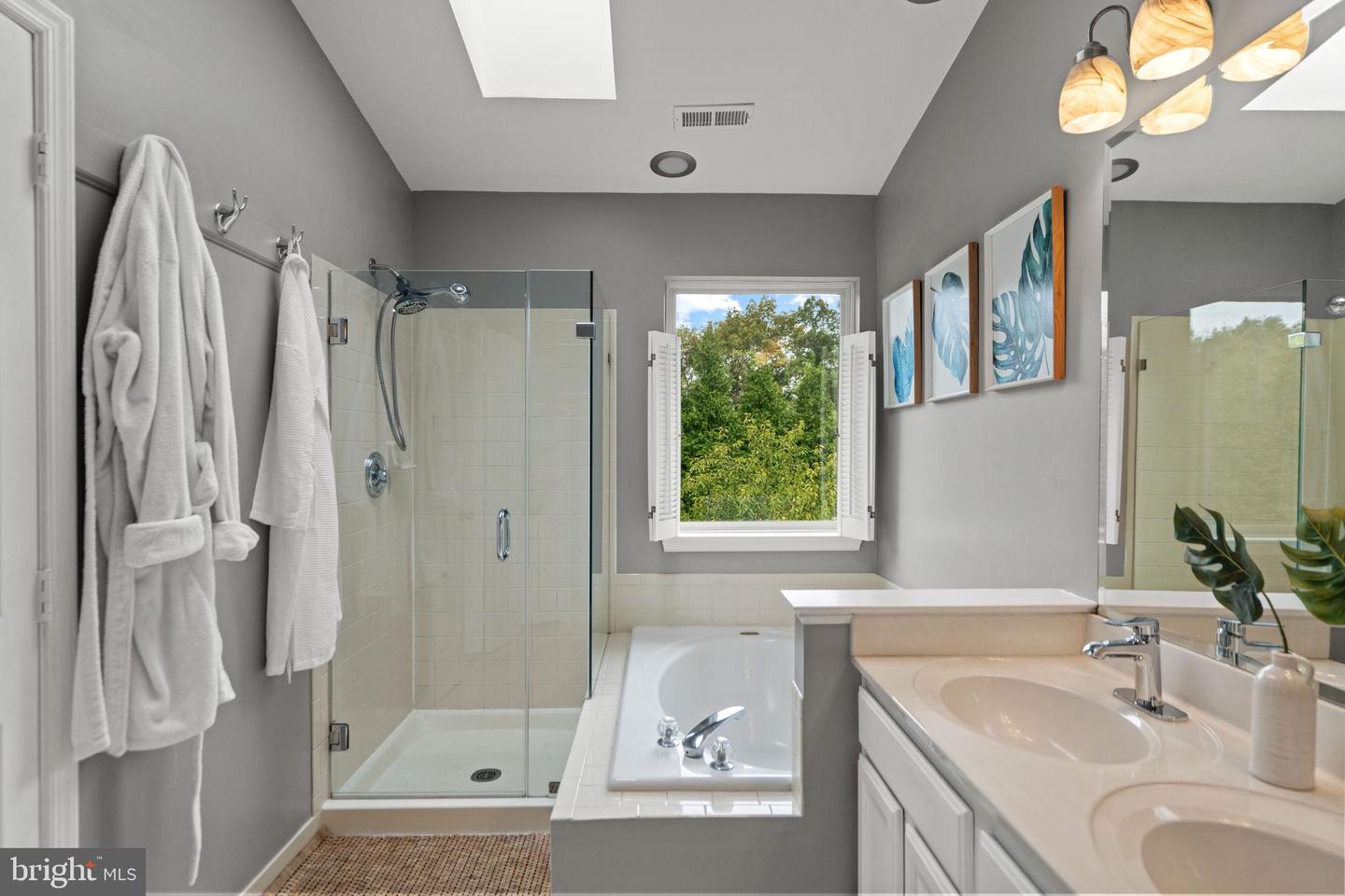21169 MILLWOOD SQ, STERLING, Virginia 20165, 3 Bedrooms Bedrooms, ,2 BathroomsBathrooms,Residential,For sale,21169 MILLWOOD SQ,VALO2107652 MLS # VALO2107652