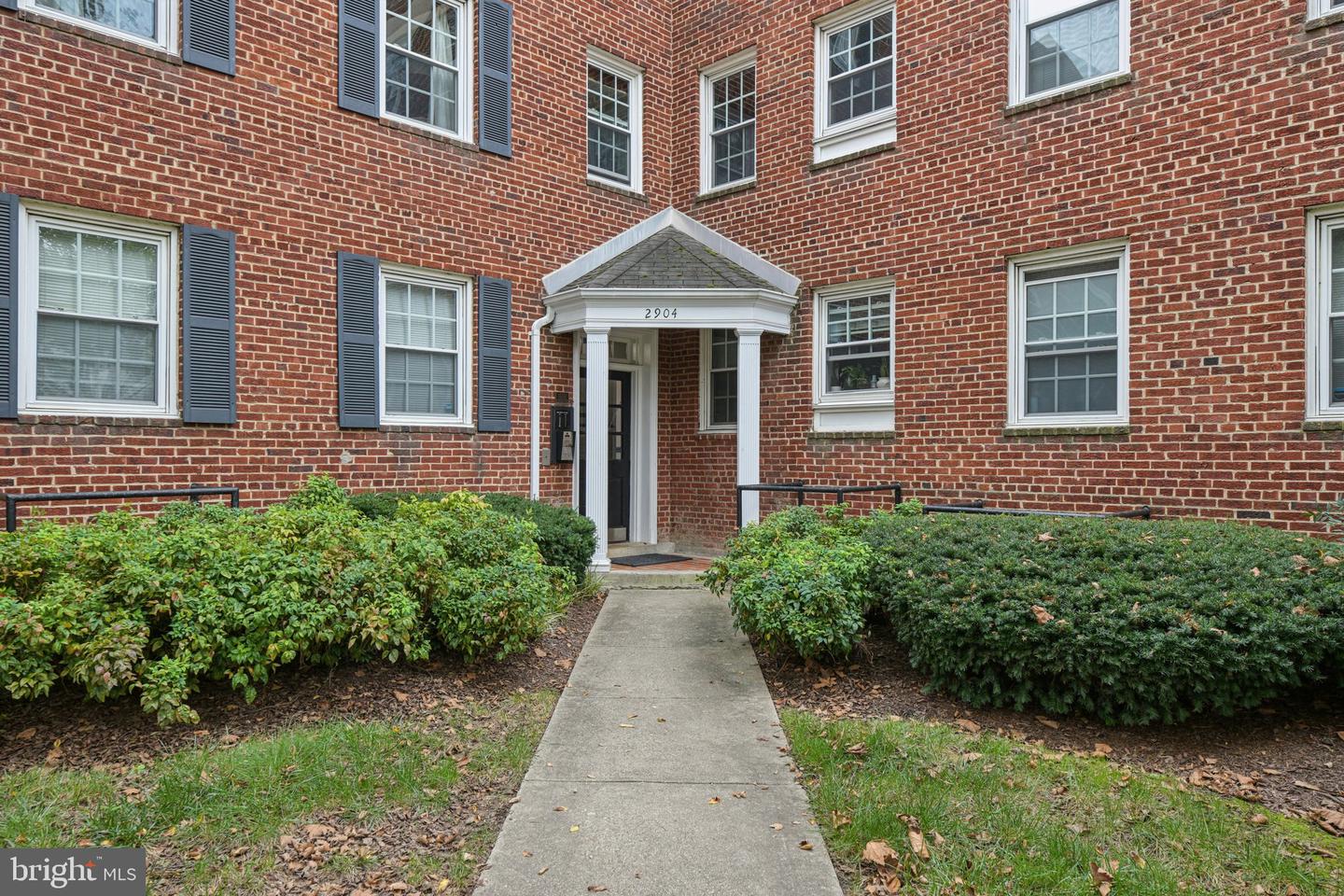 2904 13TH RD S #301, ARLINGTON, Virginia 22204, 2 Bedrooms Bedrooms, 2 Rooms Rooms,1 BathroomBathrooms,Residential,For sale,2904 13TH RD S #301,VAAR2064196 MLS # VAAR2064196